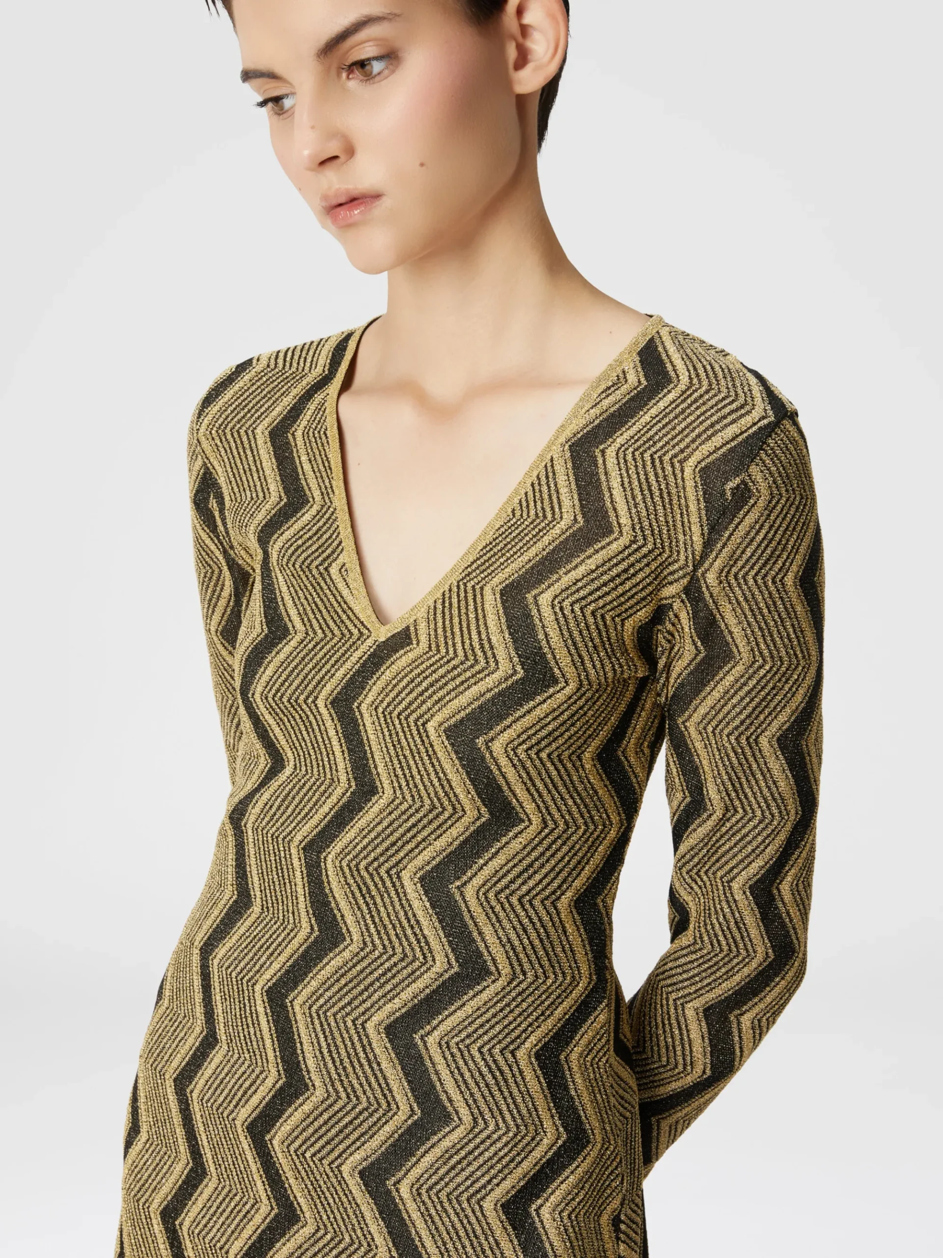 Abito con scollatura a V in viscosa zig zag lamé