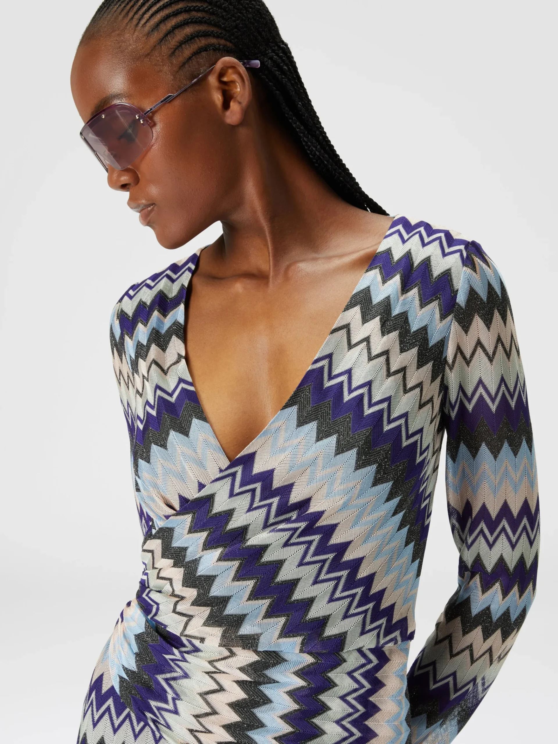 Abito in viscosa zig zag con scollatura a V