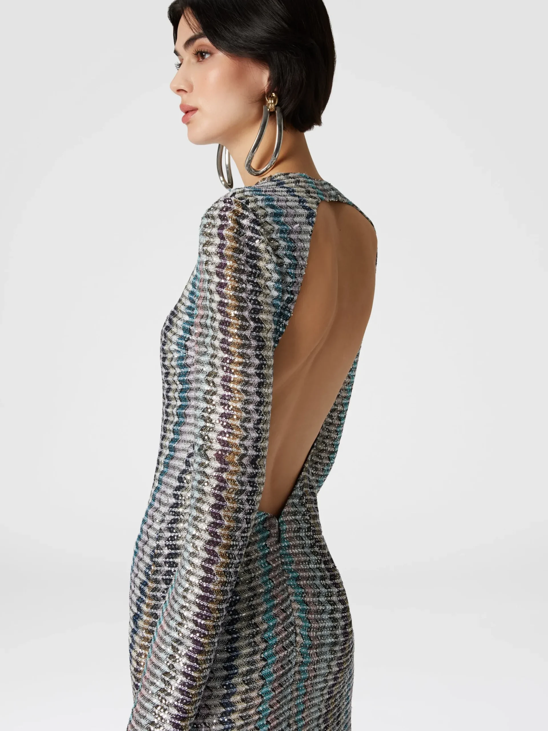 Abito lungo con paillettes e dettaglio cut out