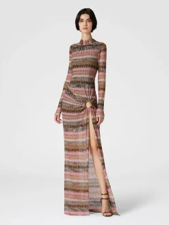 Abito lungo in viscosa chevron e lurex con dettaglio cut out