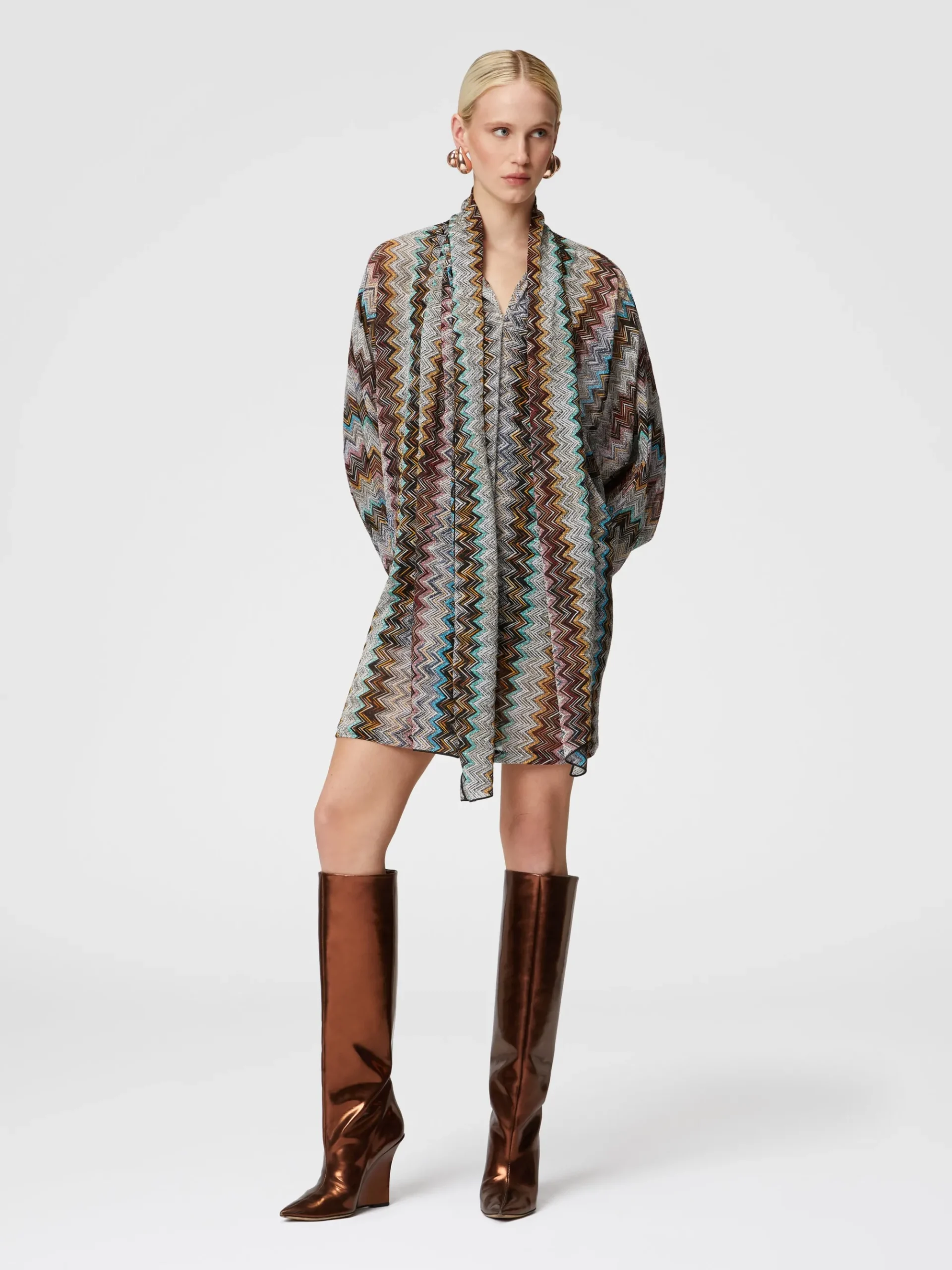 Abito zig zag lamé con collo foulard