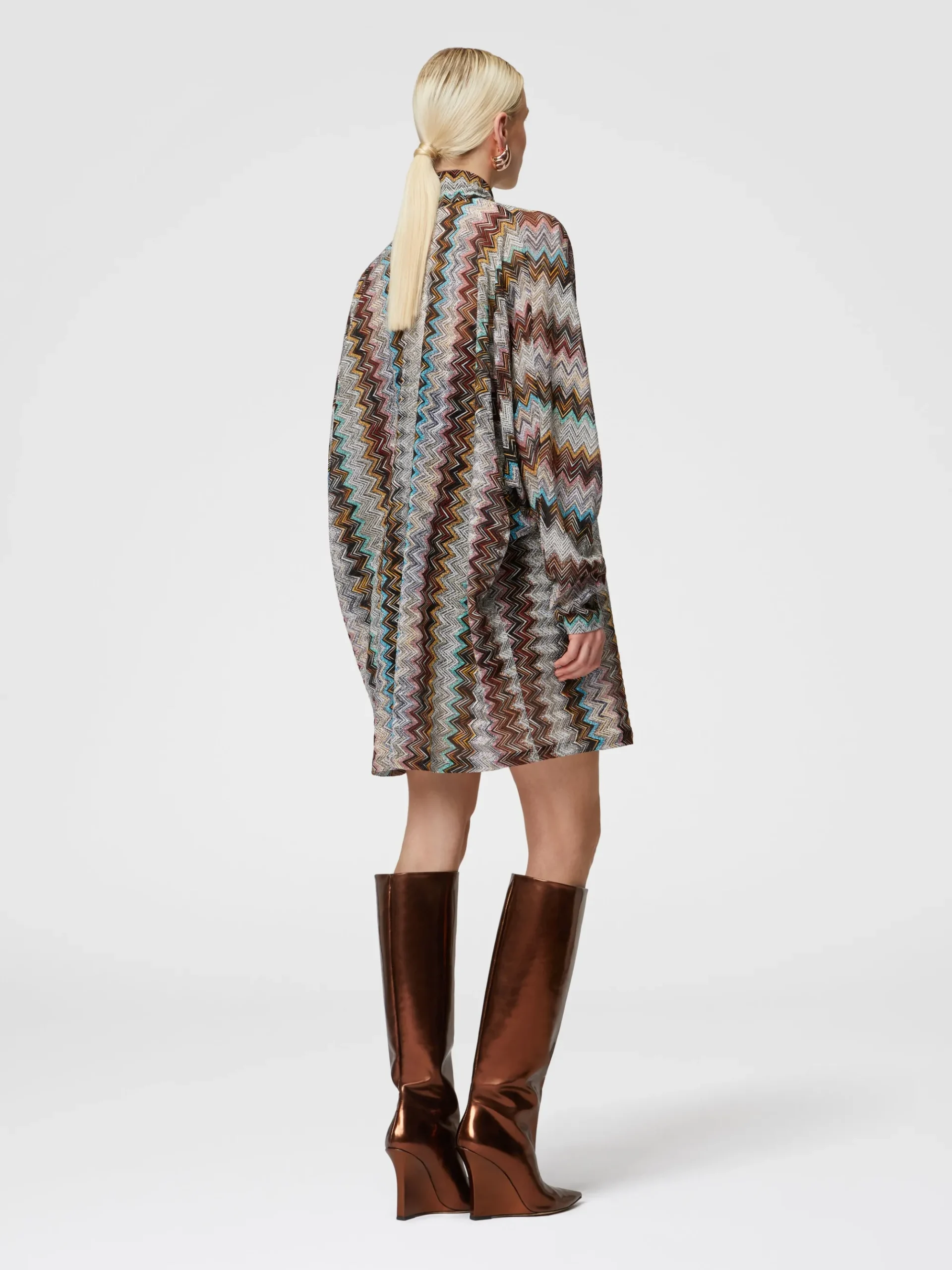 Abito zig zag lamé con collo foulard