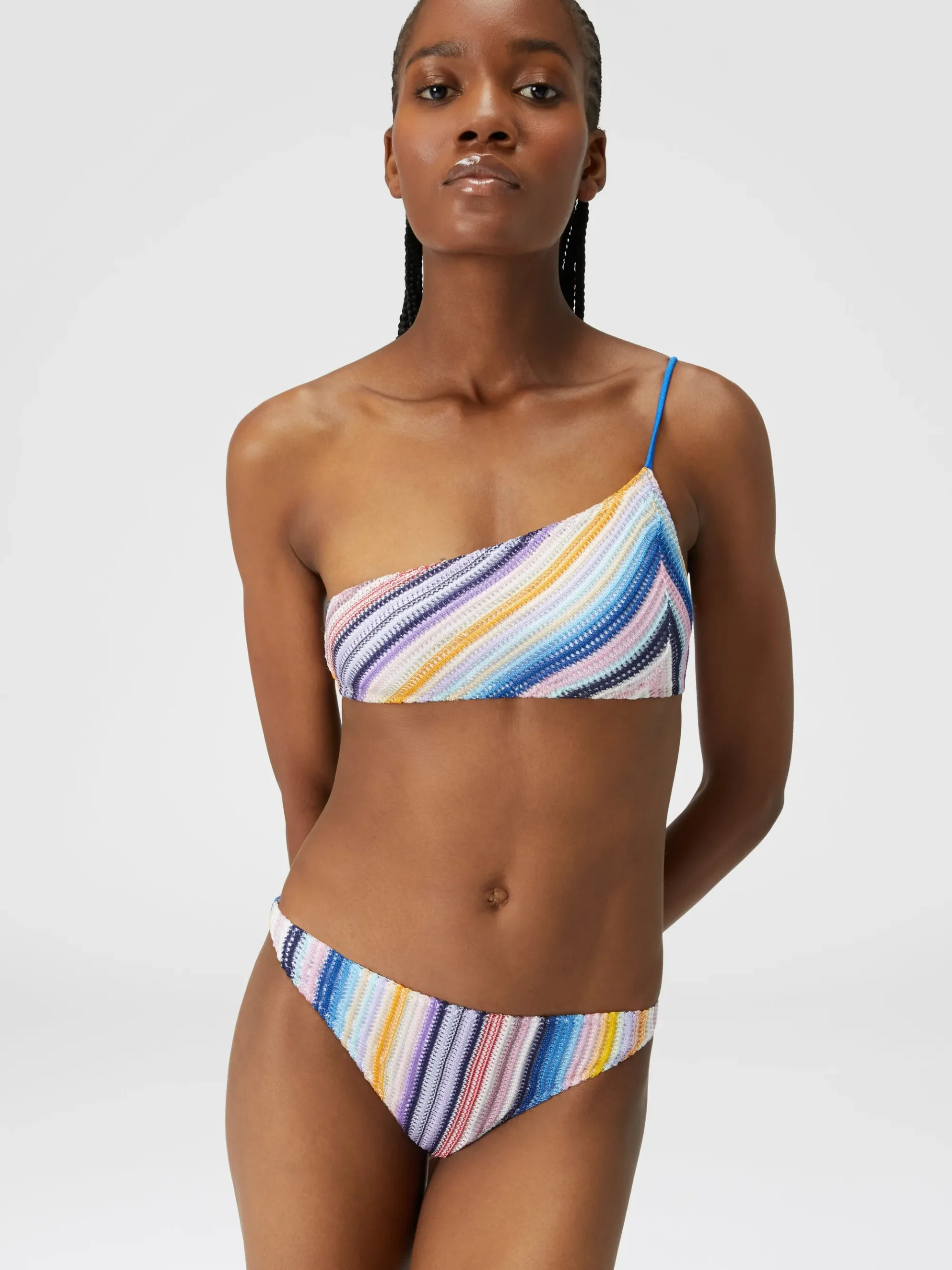 Bikini monospalla in crochet rigato