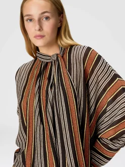 Blusa con collo foulard in viscosa rigata lamé