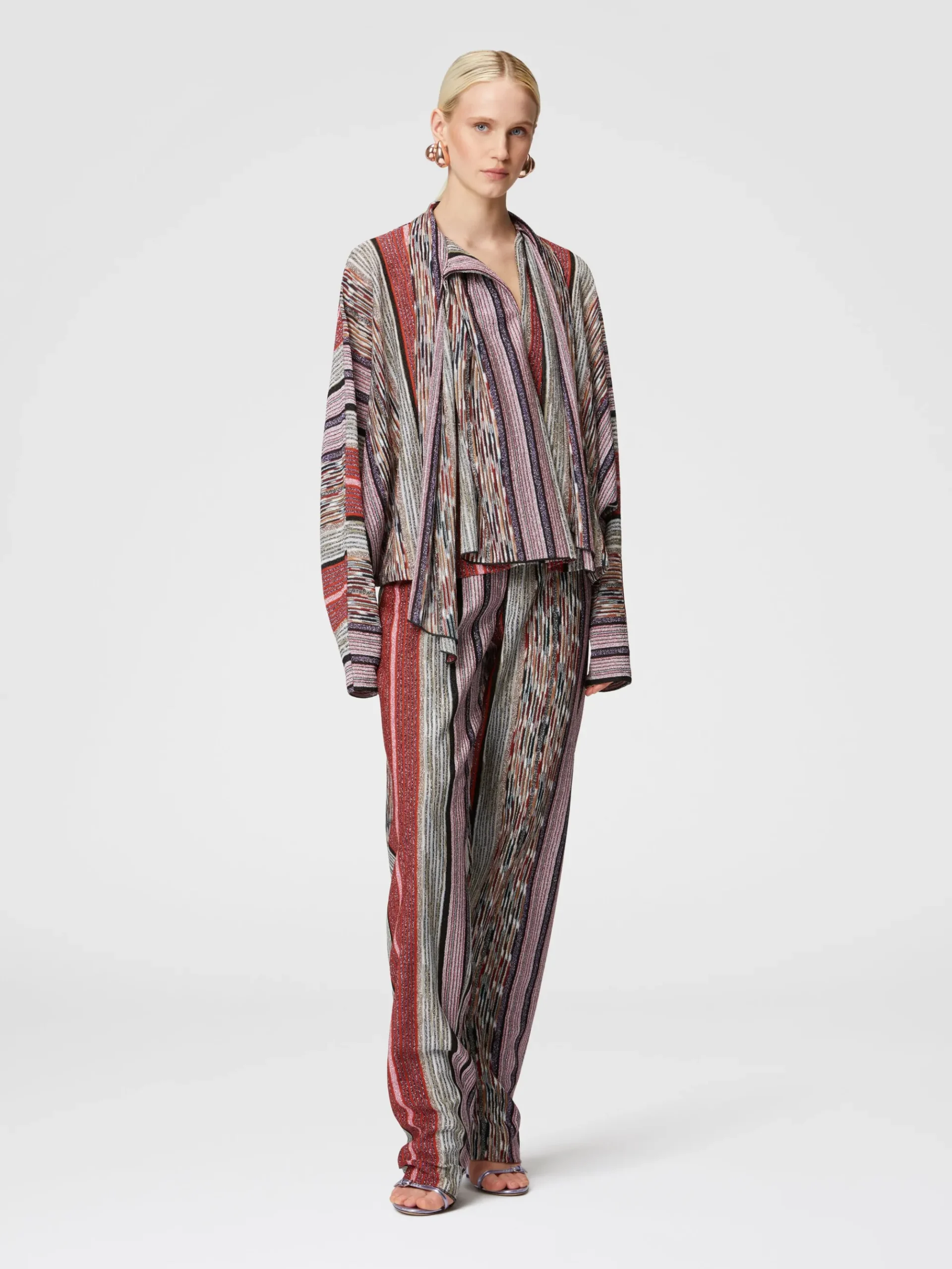 Blusa con collo foulard in viscosa lamé