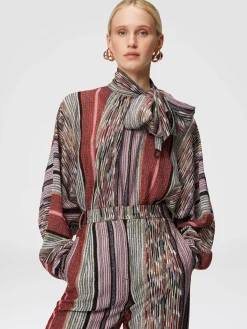 Blusa con collo foulard in viscosa lamé