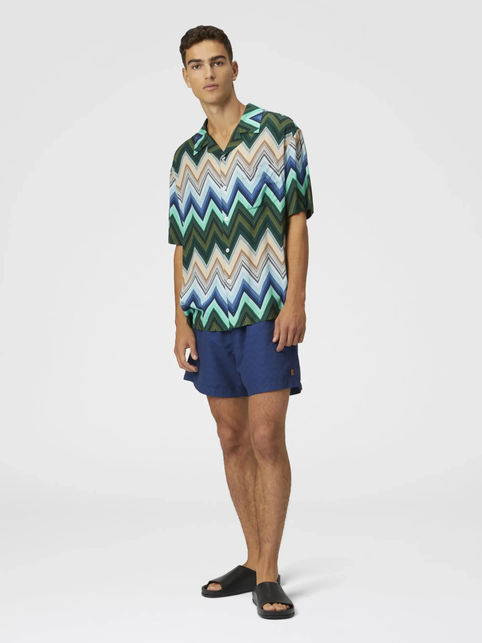 Camicia bowling in viscosa con macro zig zag e taschino