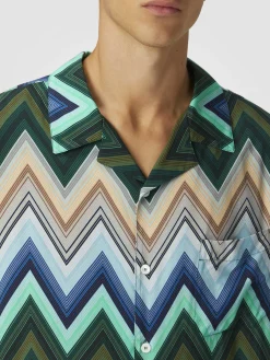 Camicia bowling in viscosa con macro zig zag e taschino