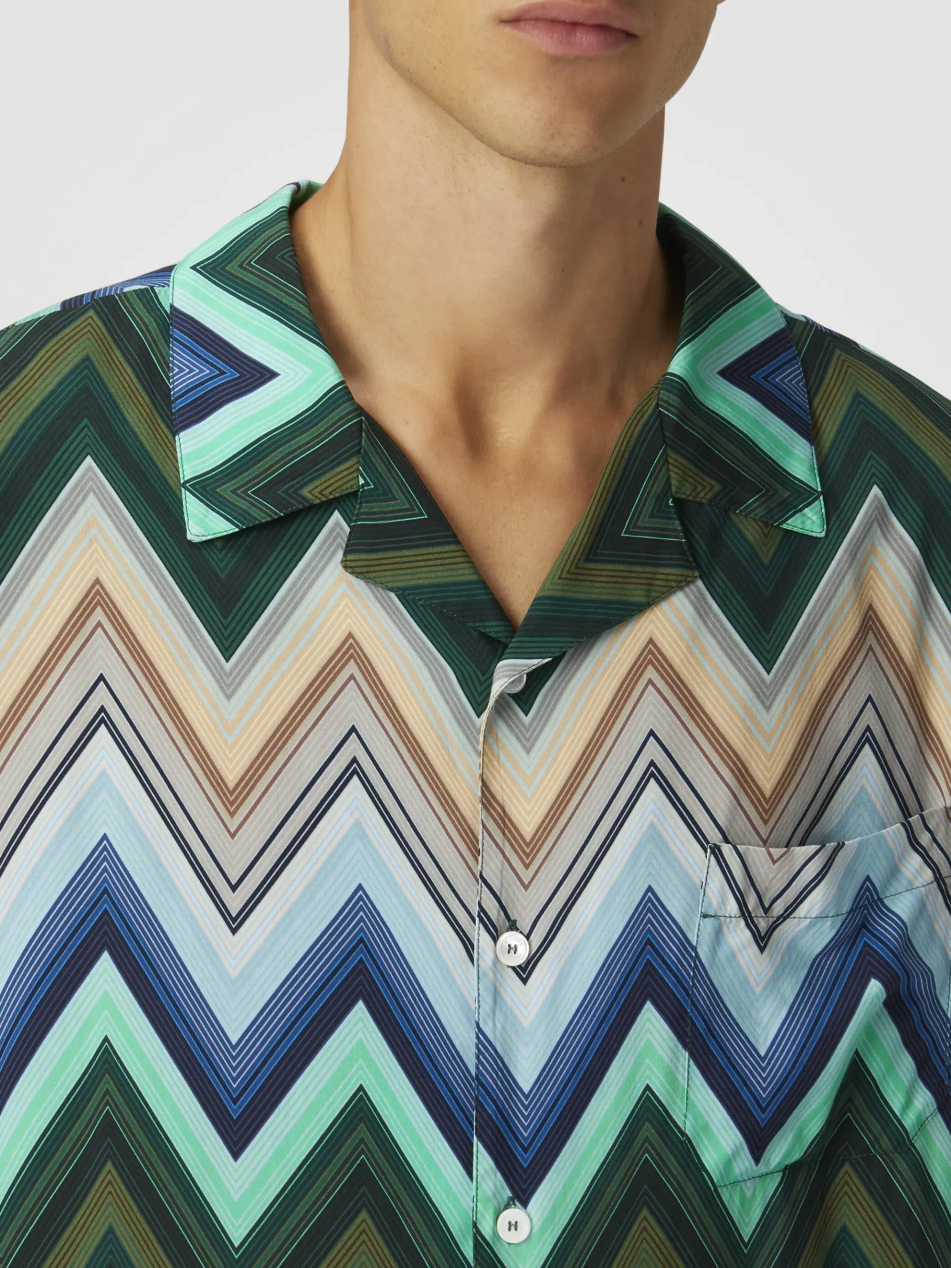 Camicia bowling in viscosa con macro zig zag e taschino
