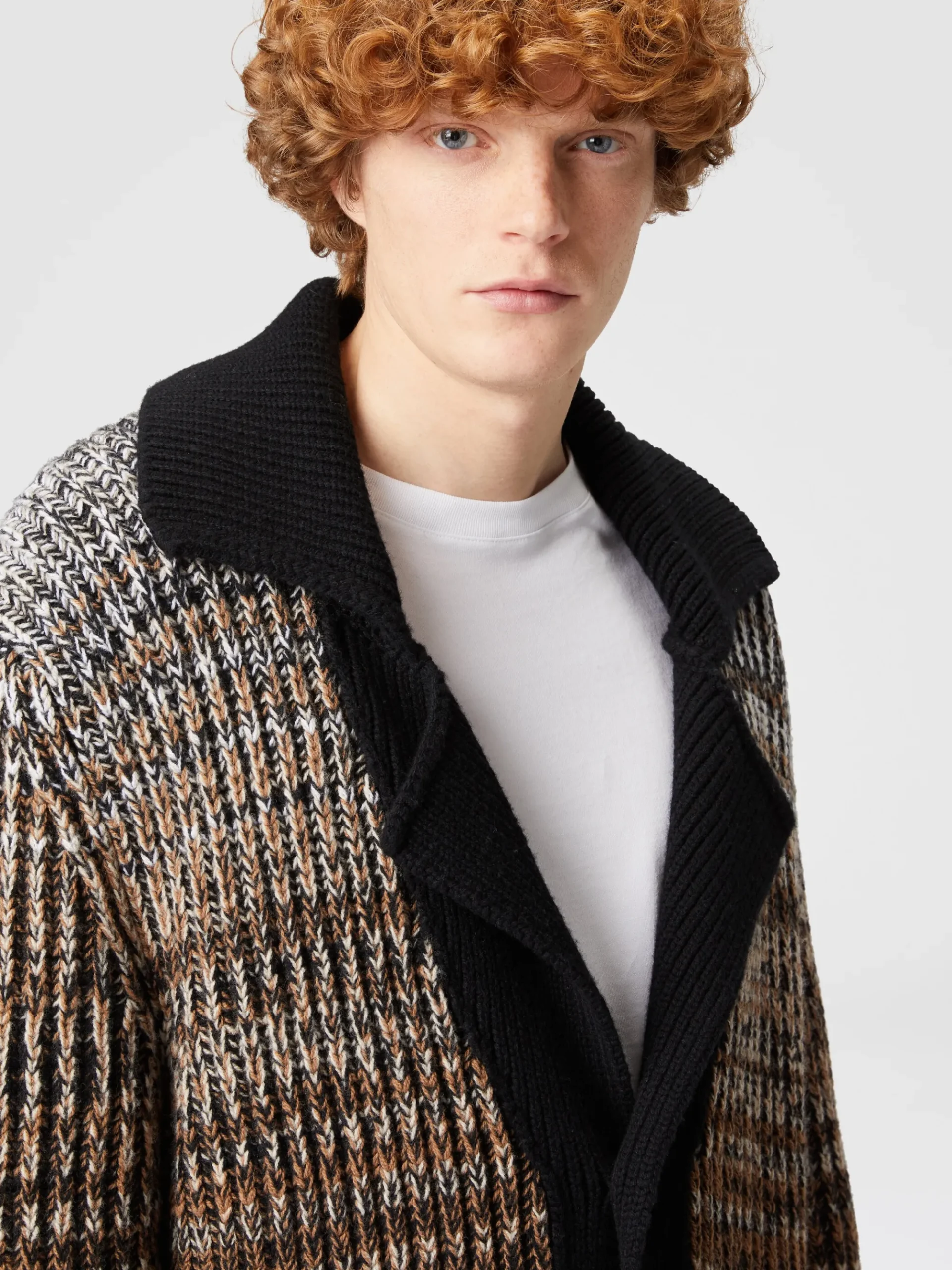 Cardigan in lana mélange con profili a contrasto