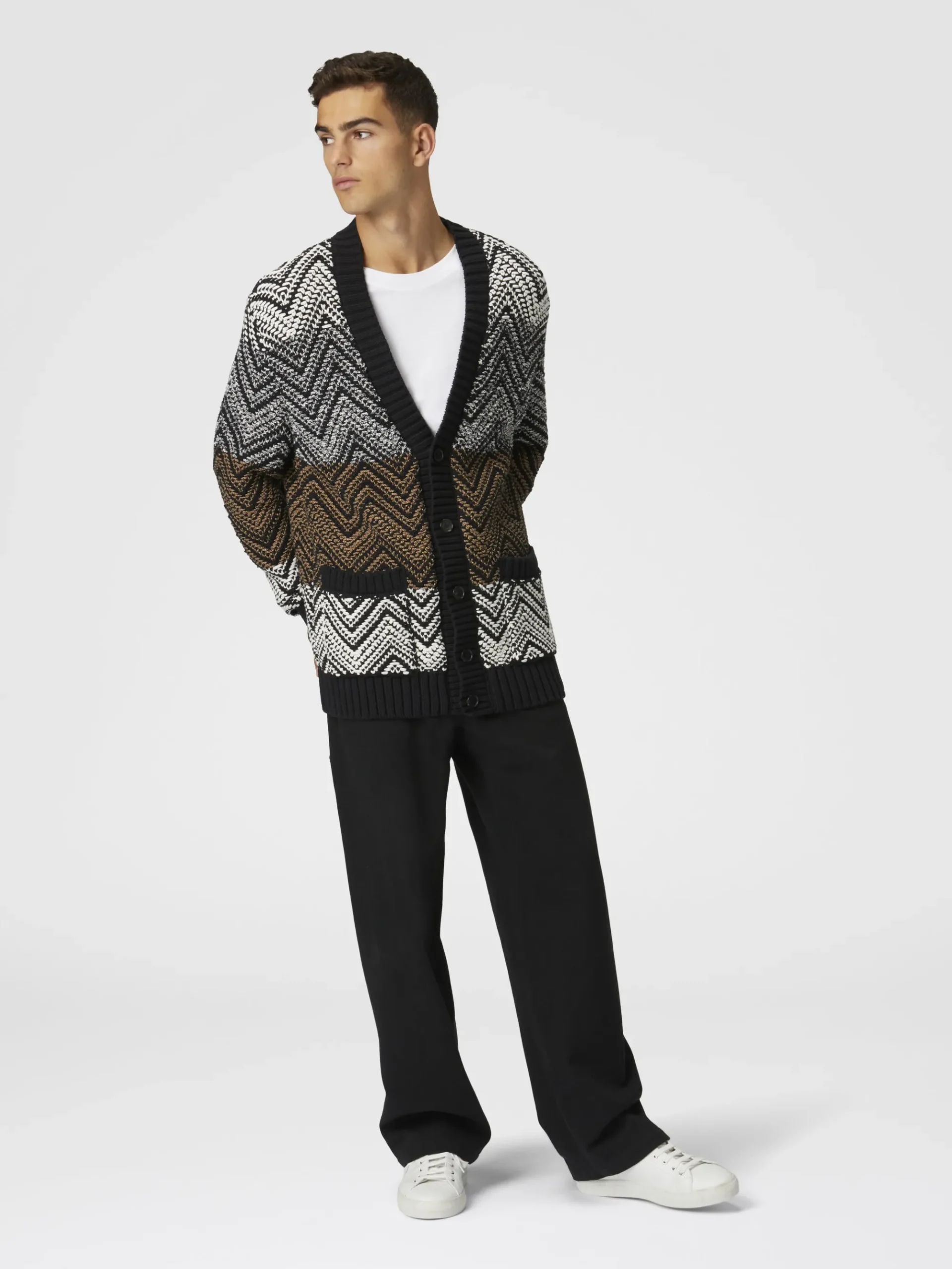 Cardigan in maglia crochet con macro zig zag e tasche