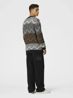 Cardigan in maglia crochet con macro zig zag e tasche