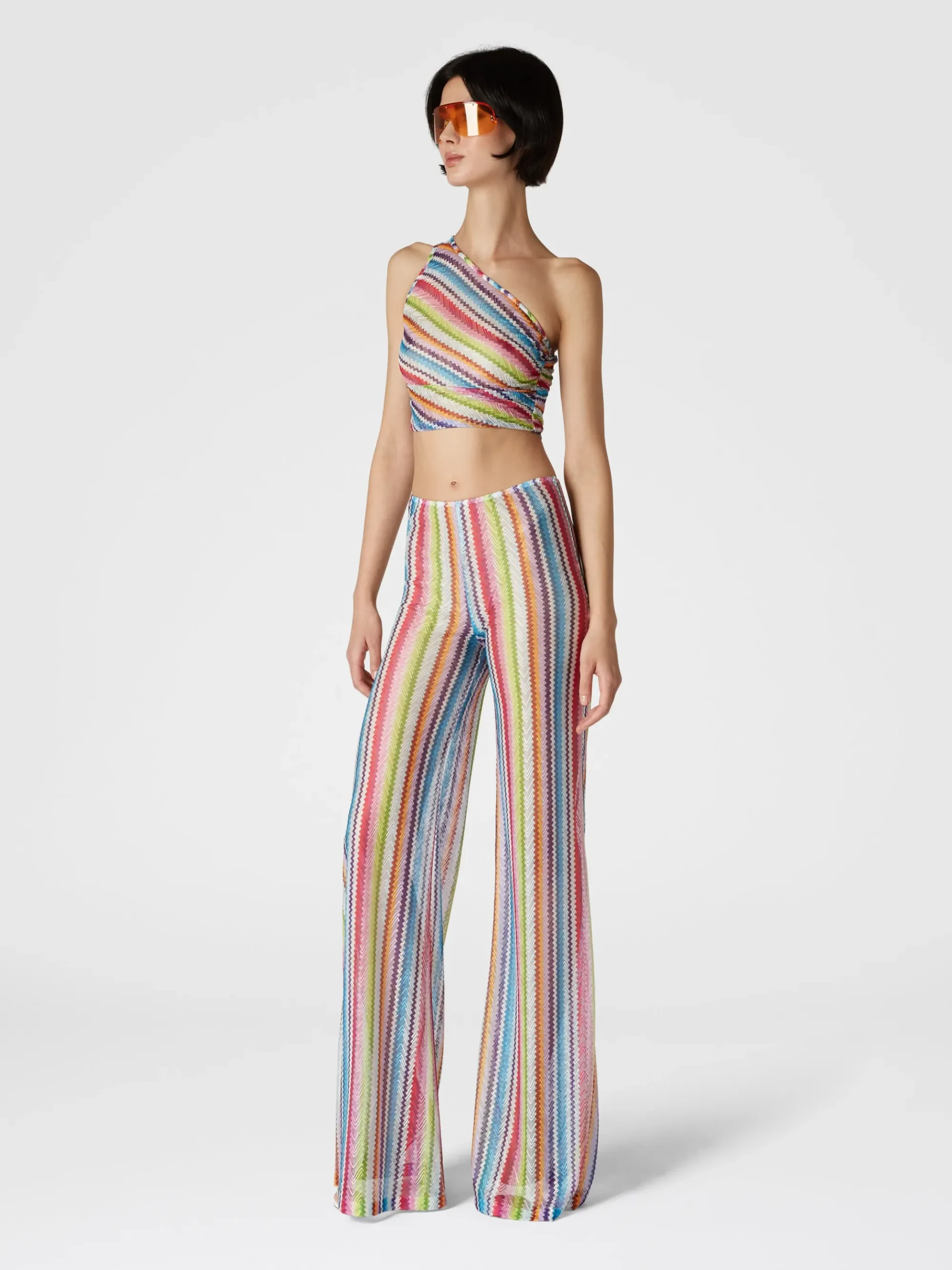 Crop top monospalla con arricciatura laterale