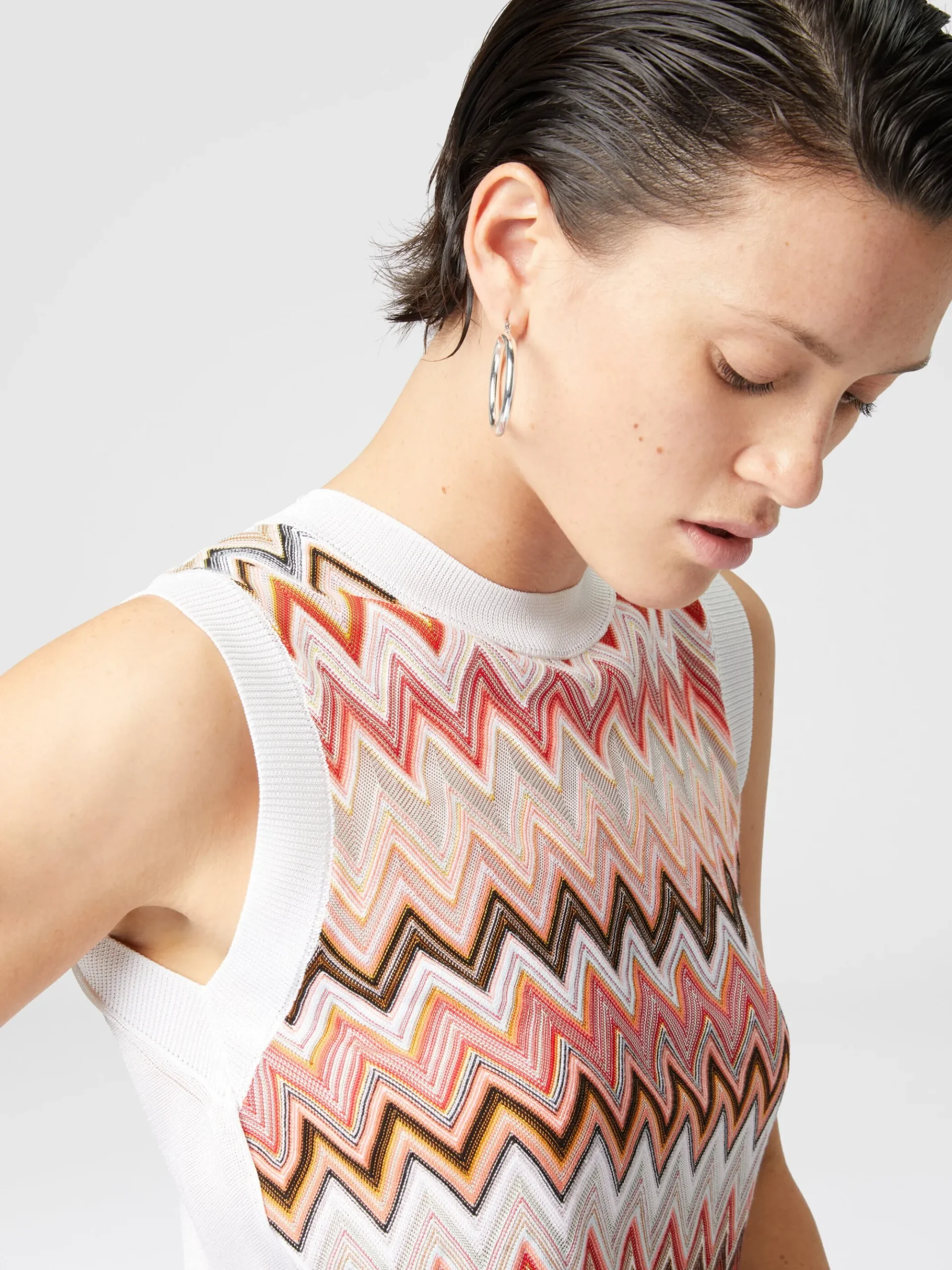 Gilet girocollo in misto viscosa con inserto chevron