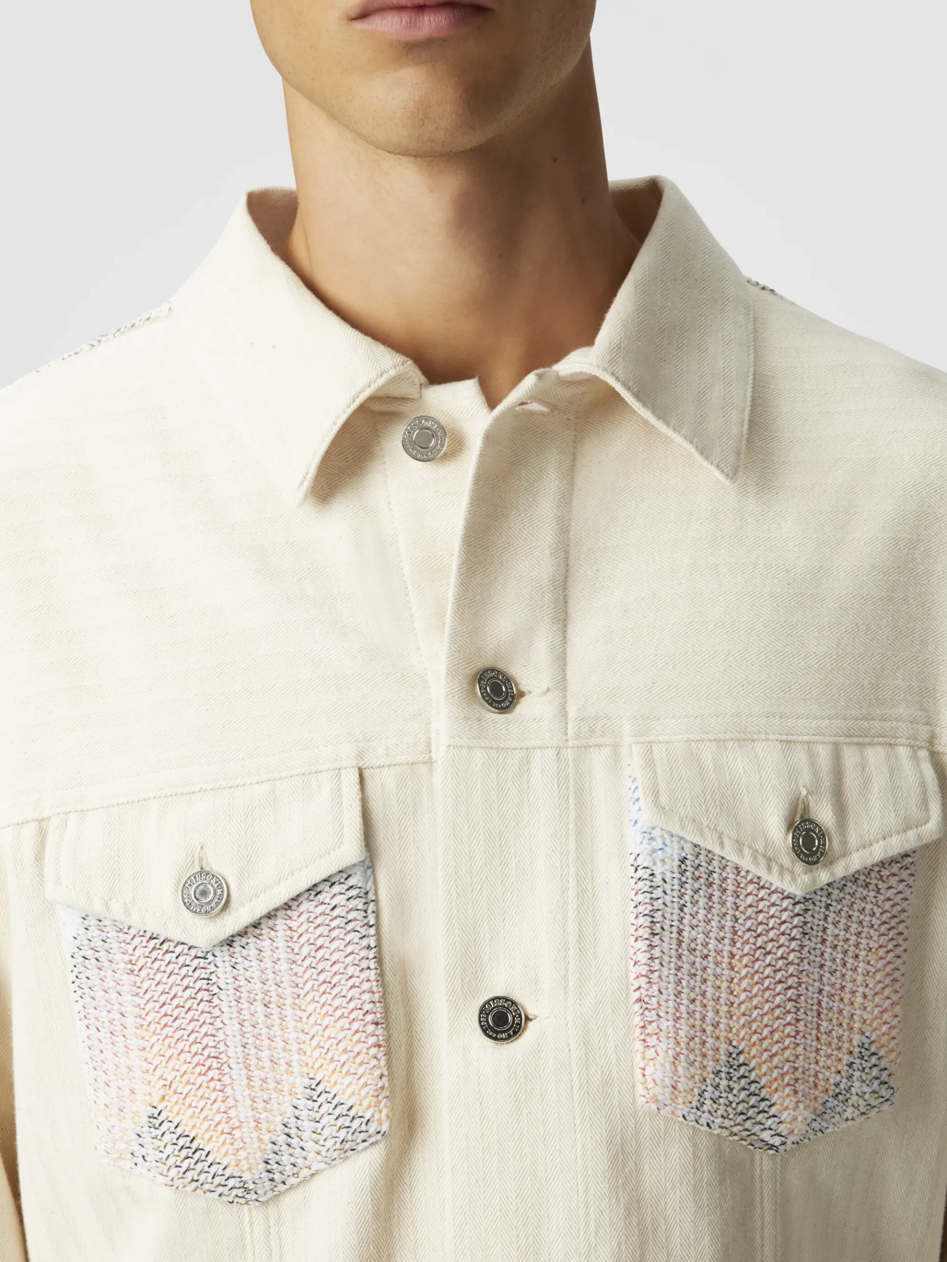 Giubbotto in denim con inserti in maglia chevron