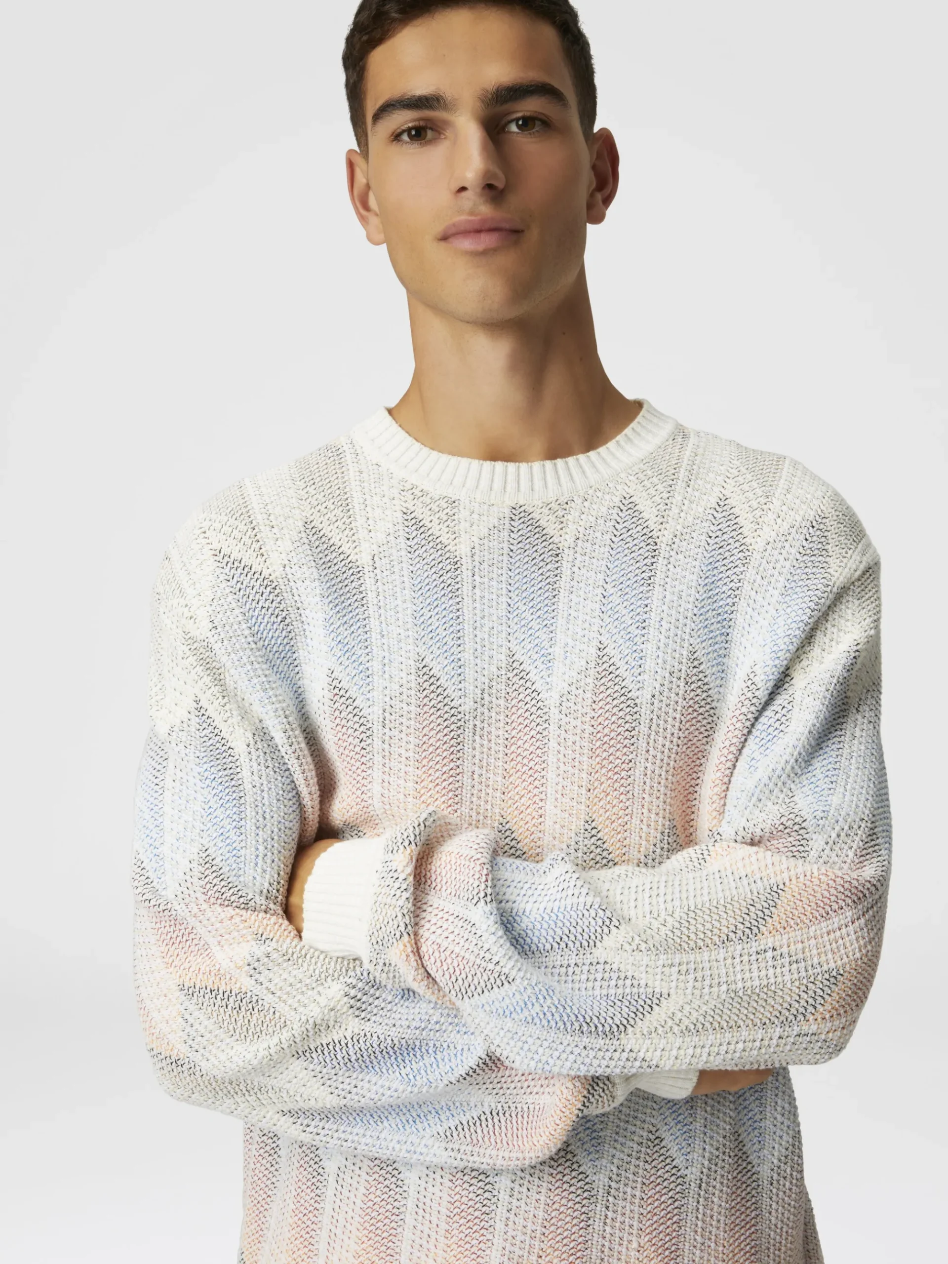 Maglia girocollo in misto cotone chevron sfumato con profili a contrasto