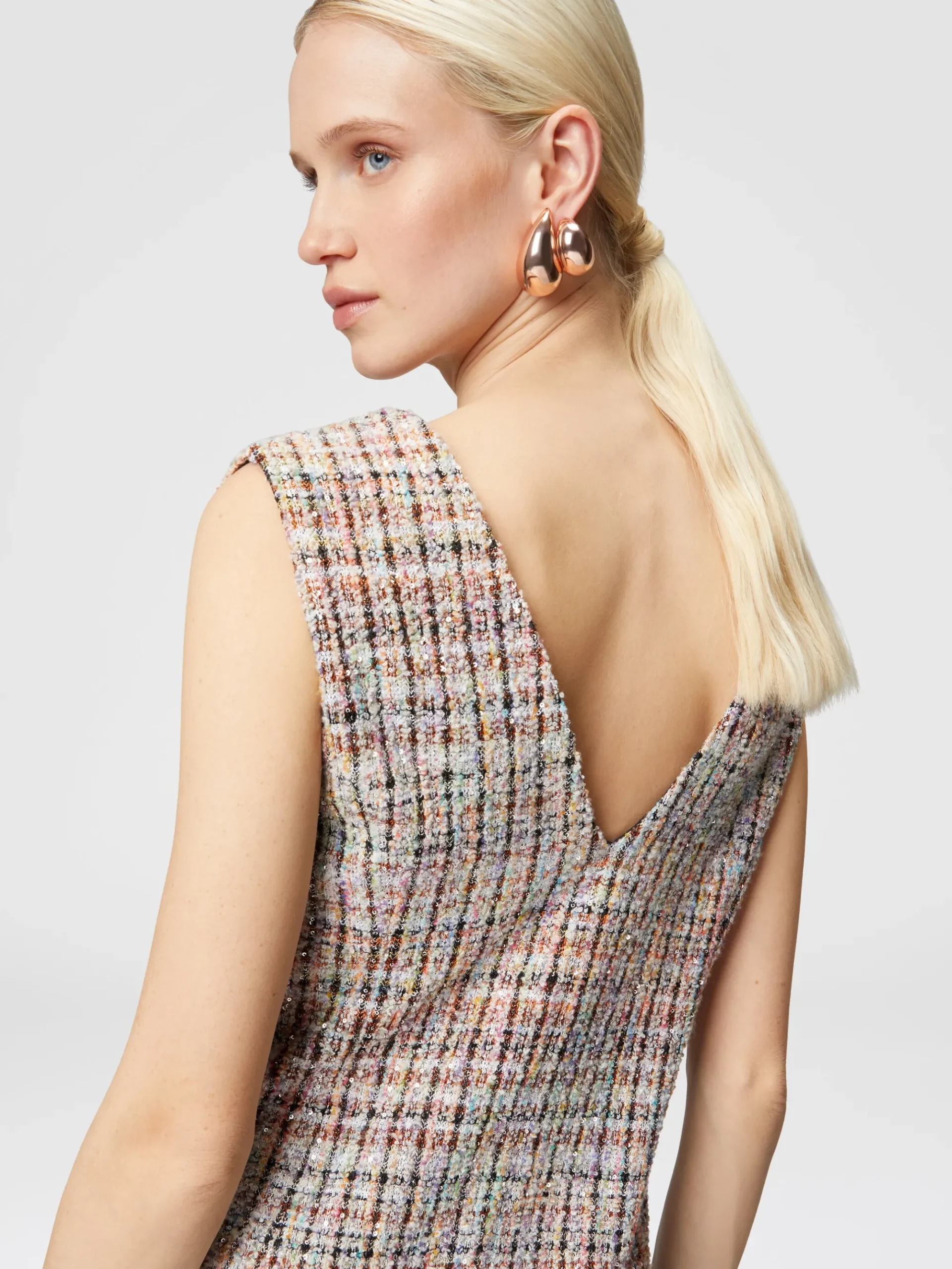 Mini-abito senza maniche a quadretti bouclé con paillettes