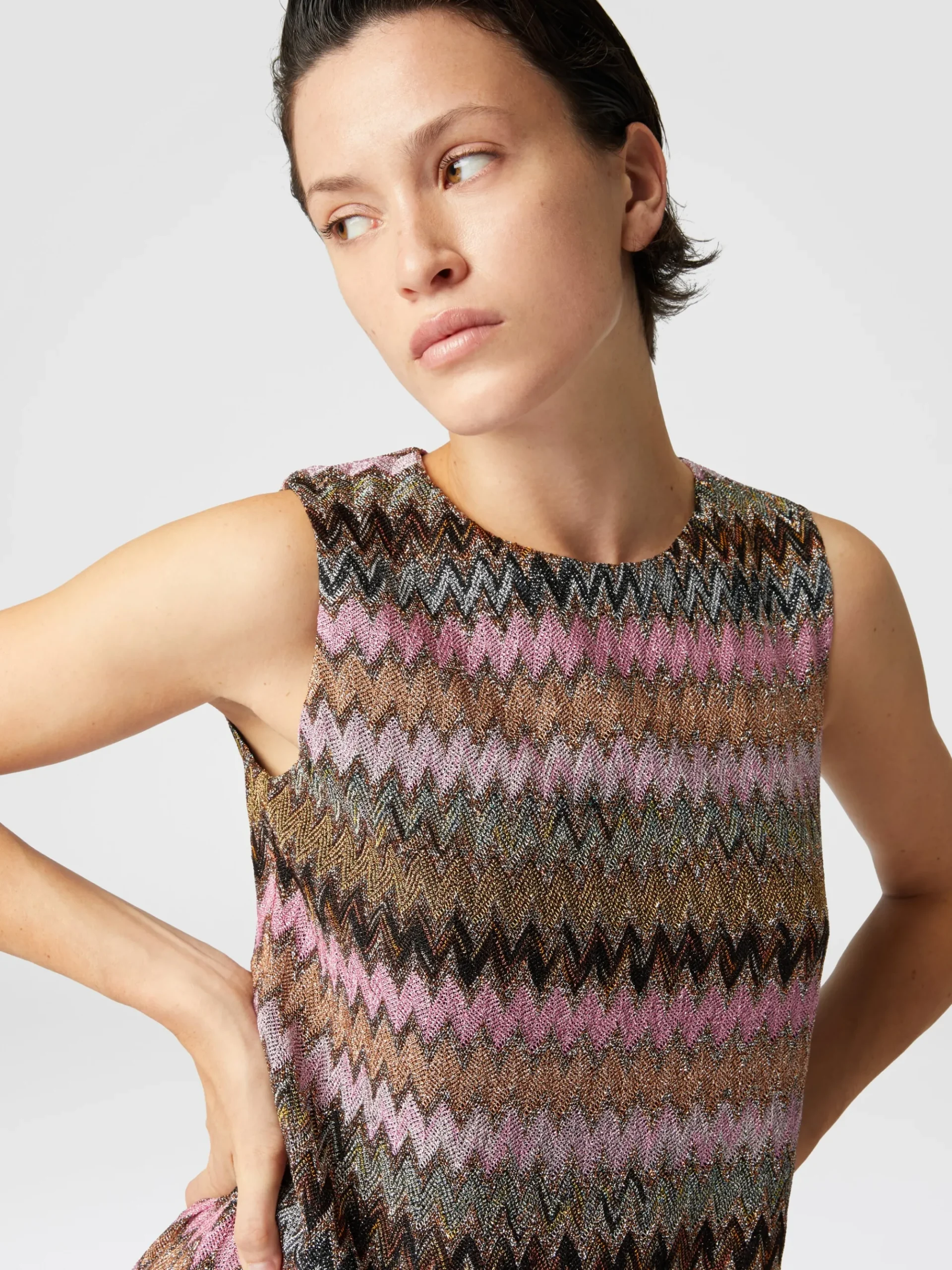Mini-abito senza maniche in viscosa zig zag lamé