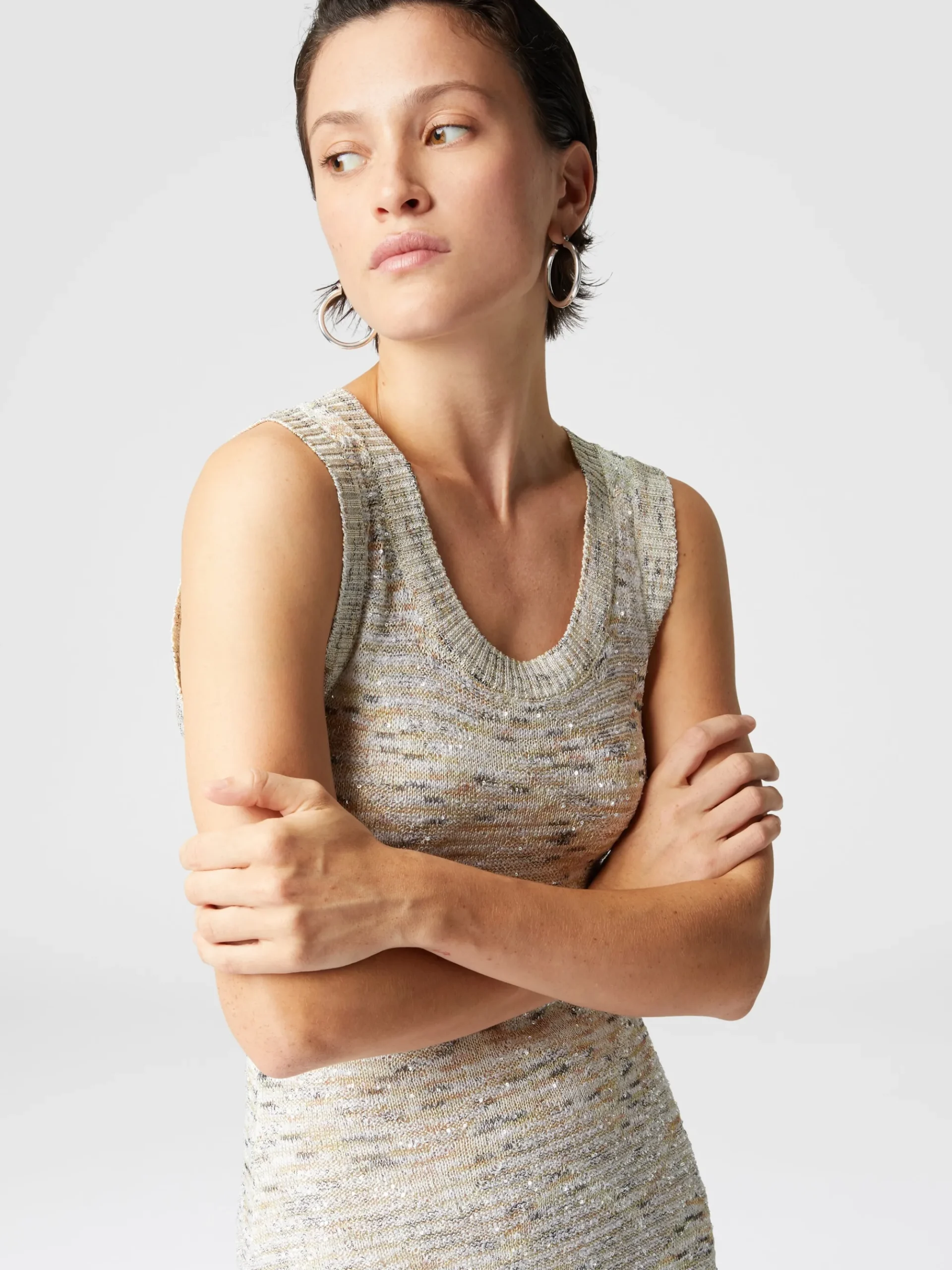 Mini-abito senza maniche in maglia fiammata con paillettes