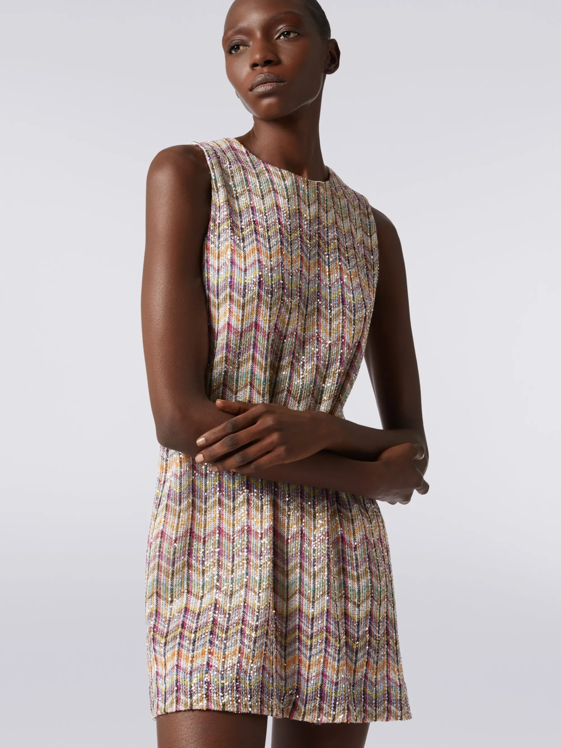 Mini-abito smanicato zig zag con paillettes