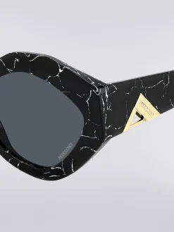 Occhiali da sole con montatura ovale e applicazione logo in metallo