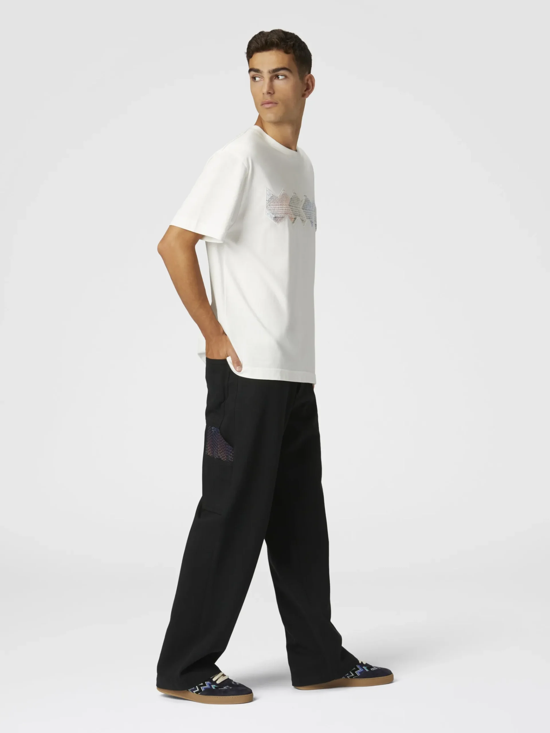 Pantaloni cargo in denim con inserti in maglia chevron