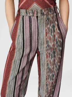 Pantaloni carrot fit in viscosa rigata lamé