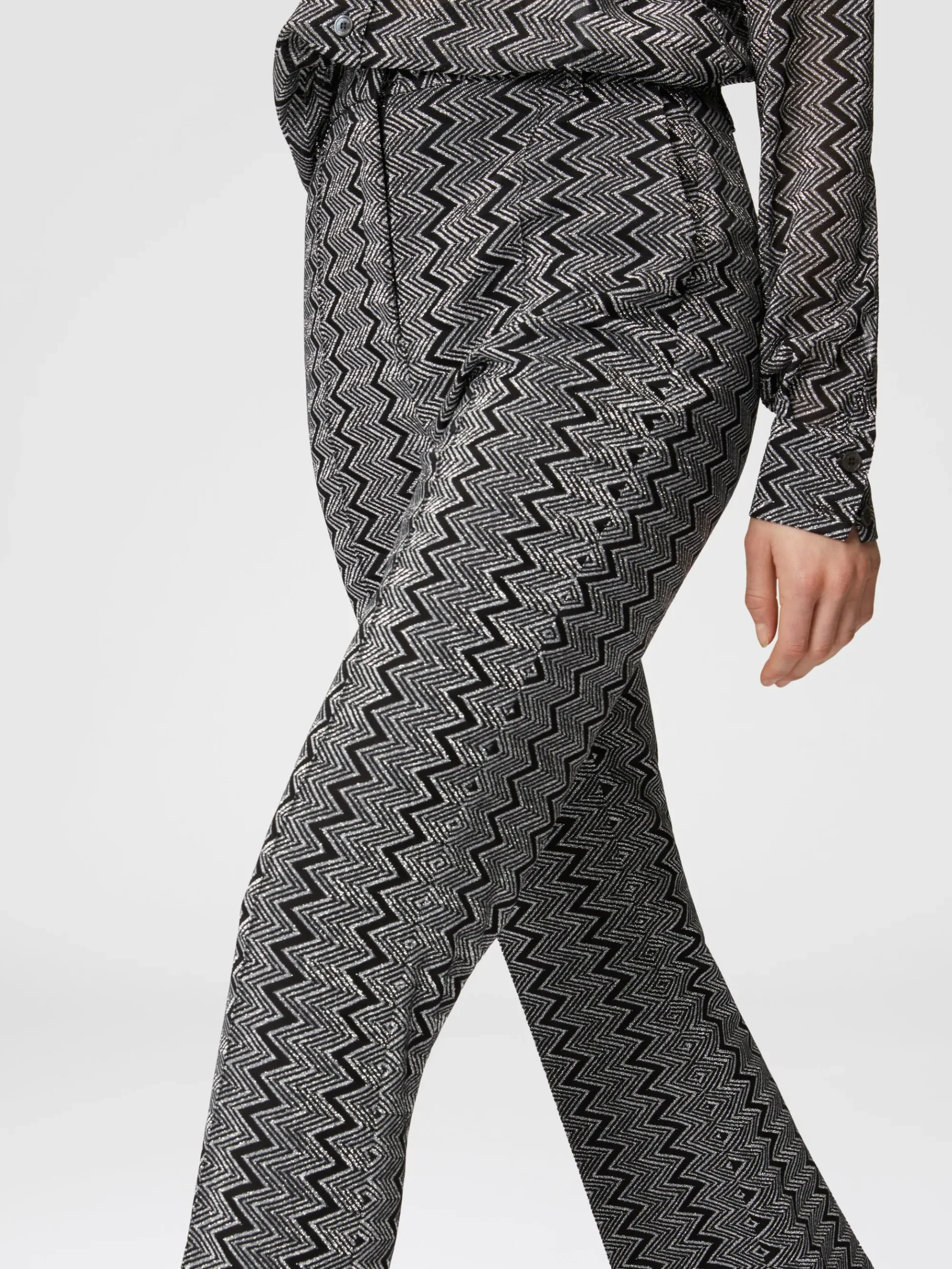Pantaloni crop con motivo zig zag lamé