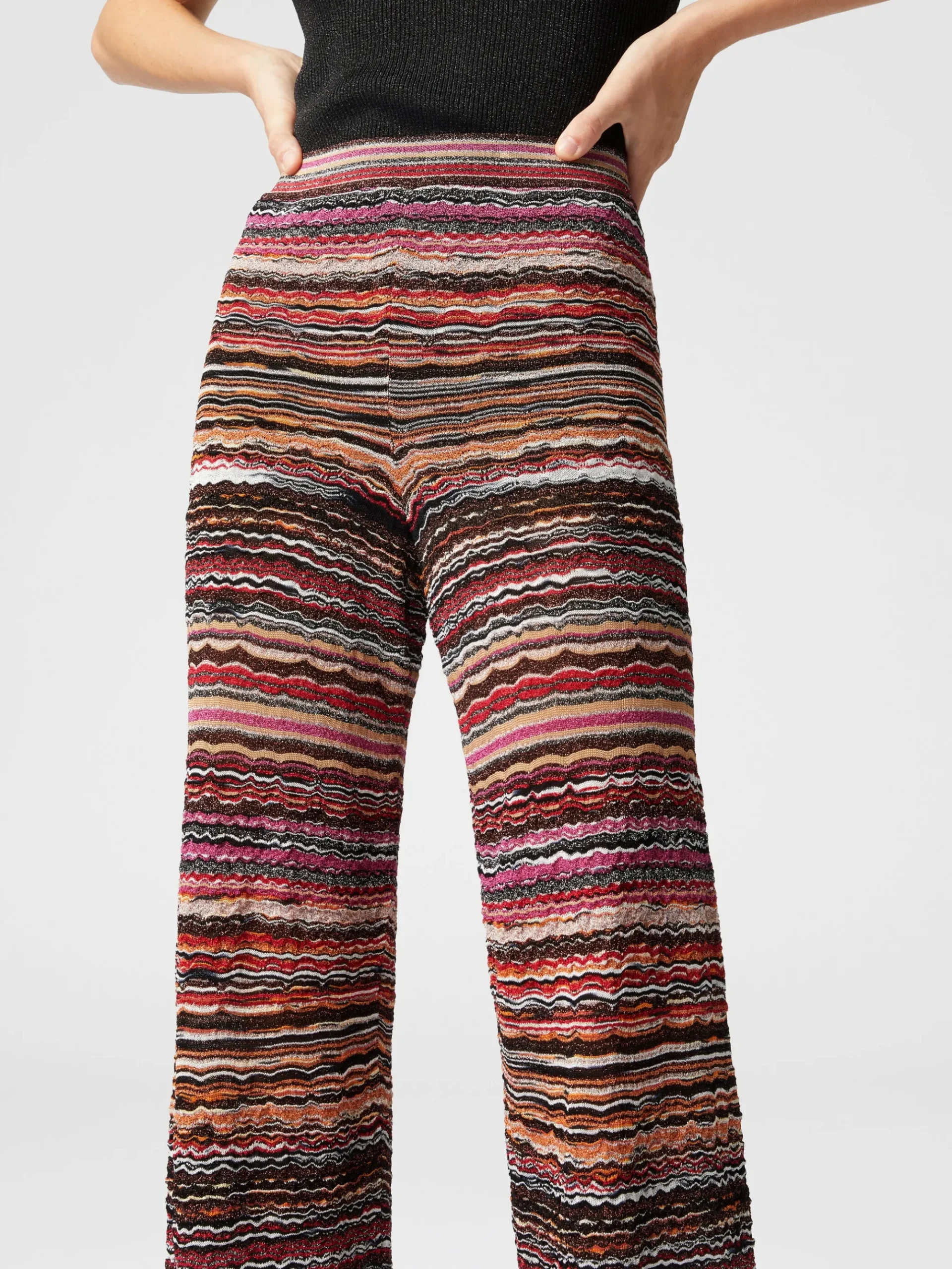 Pantaloni dritti in viscosa goffrata lamé motivo onde
