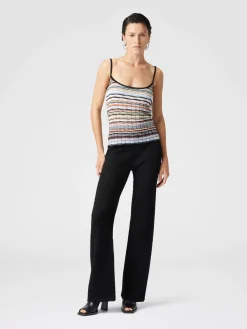 Pantaloni dritti motivo chevron tono su tono