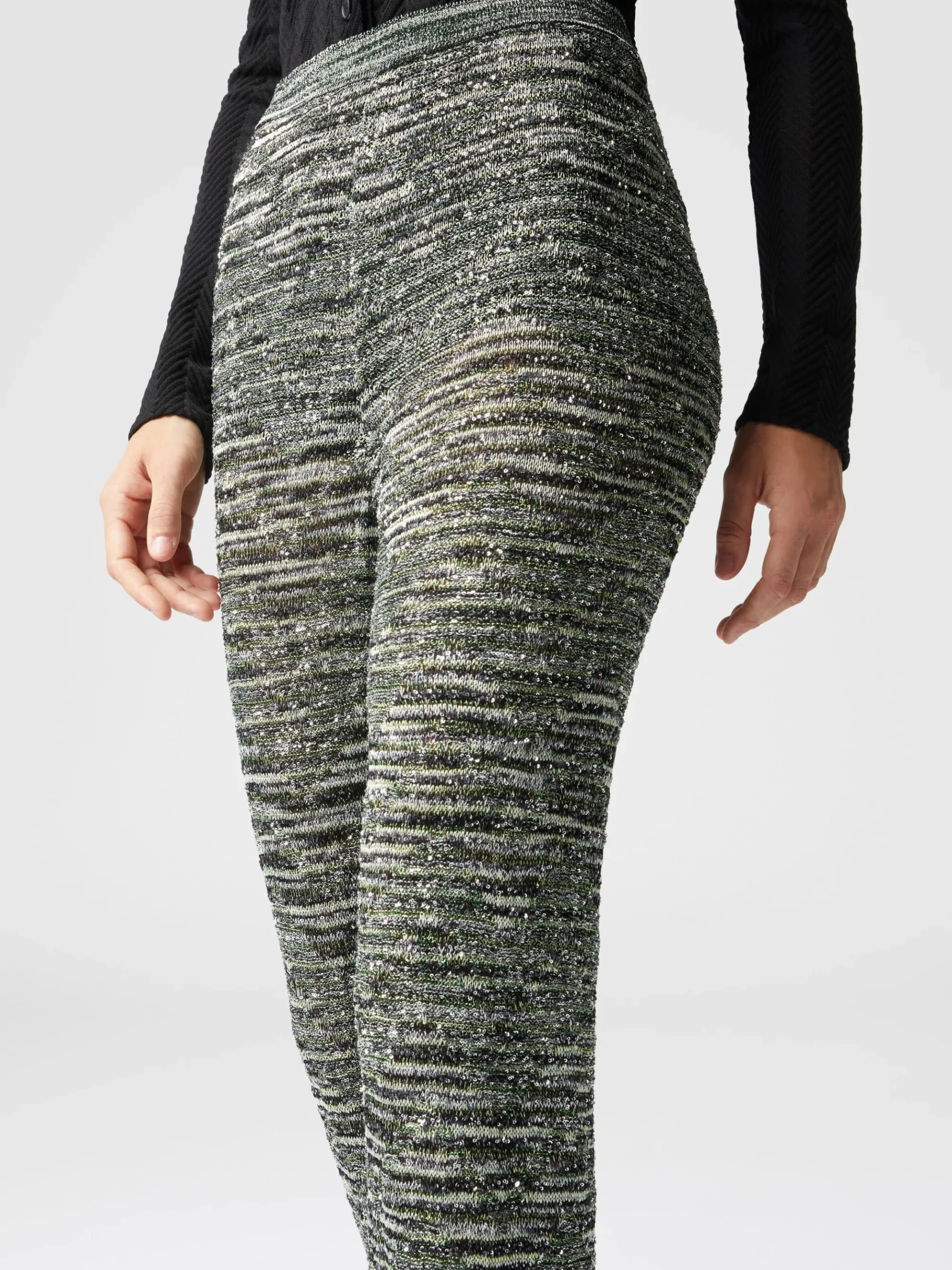 Pantaloni flare in maglia fiammata con paillettes
