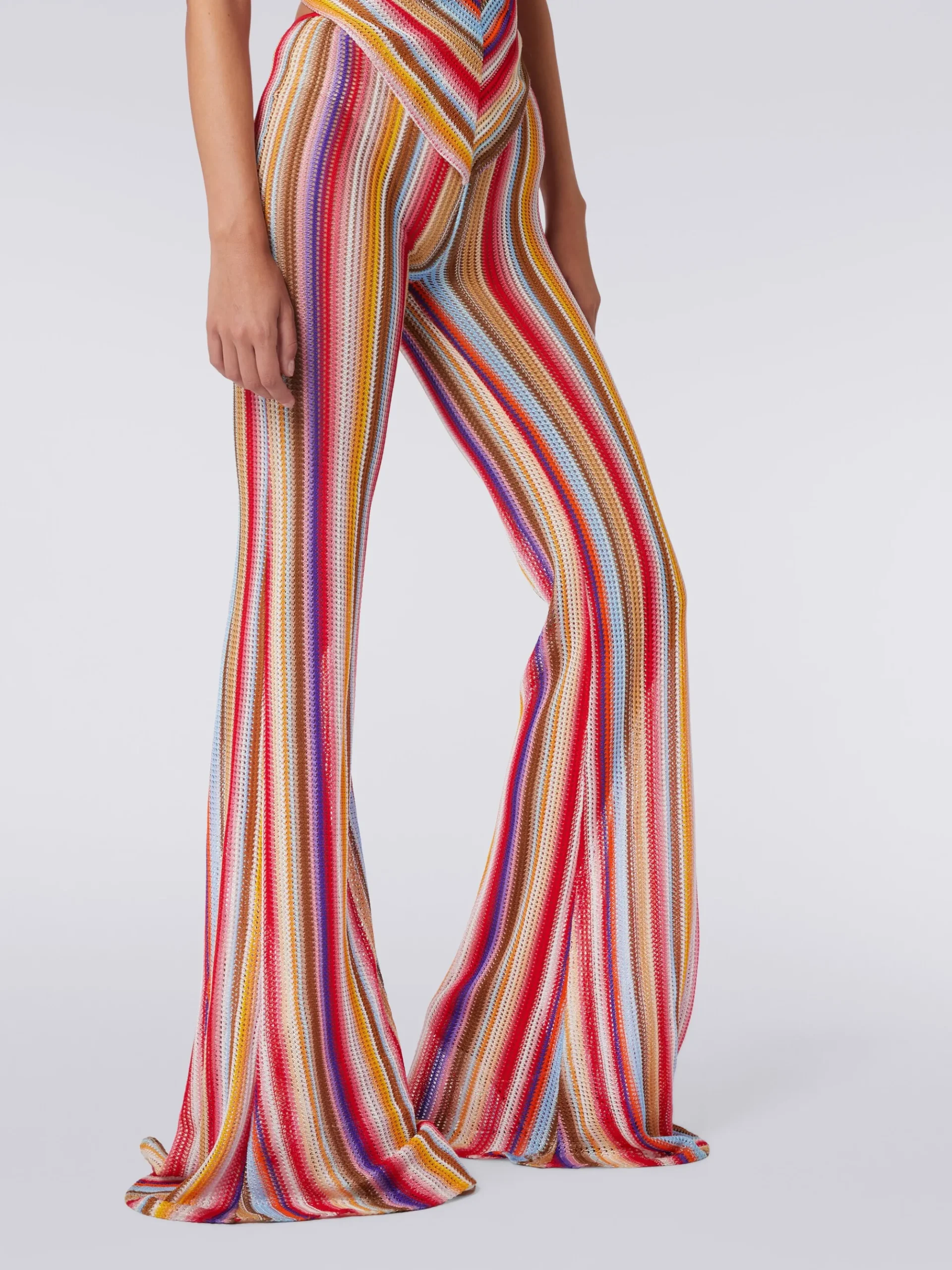 Pantaloni svasati in crochet rigato
