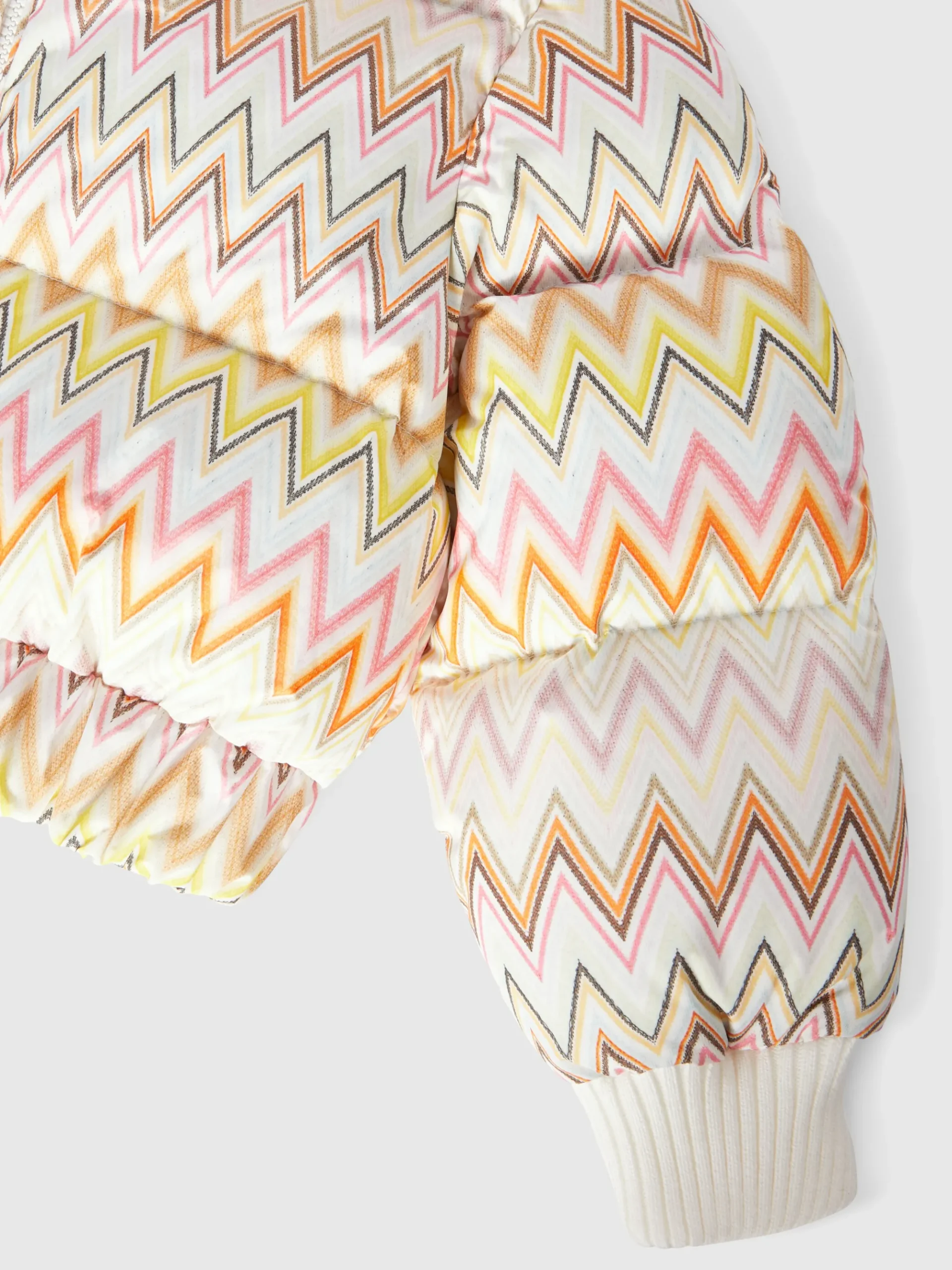 Piumino in nylon zig zag con cappuccio