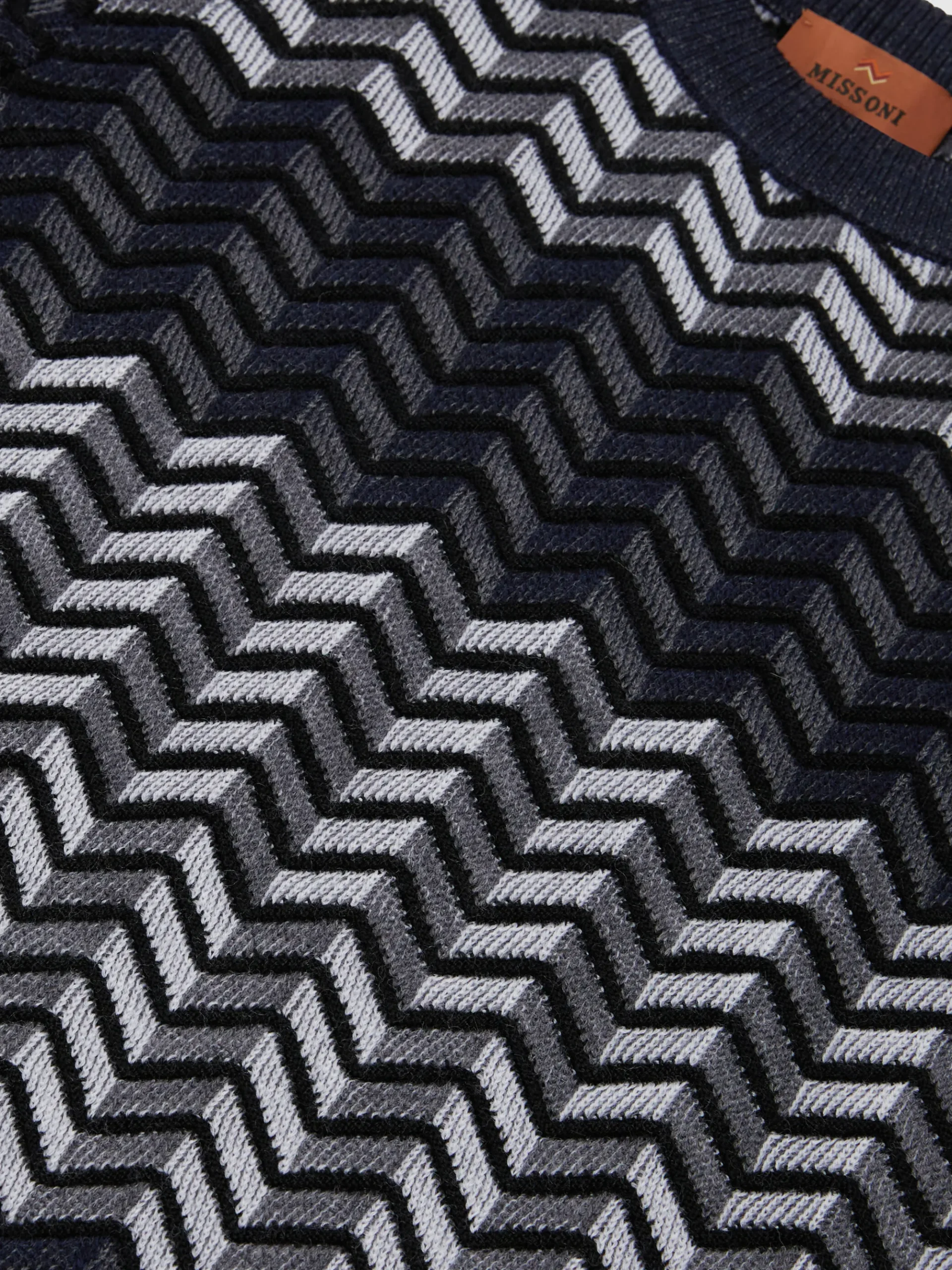 Pullover girocollo in lana vergine zig zag