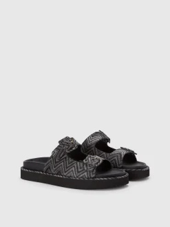 Sandali con doppia fascia in tessuto zig zag