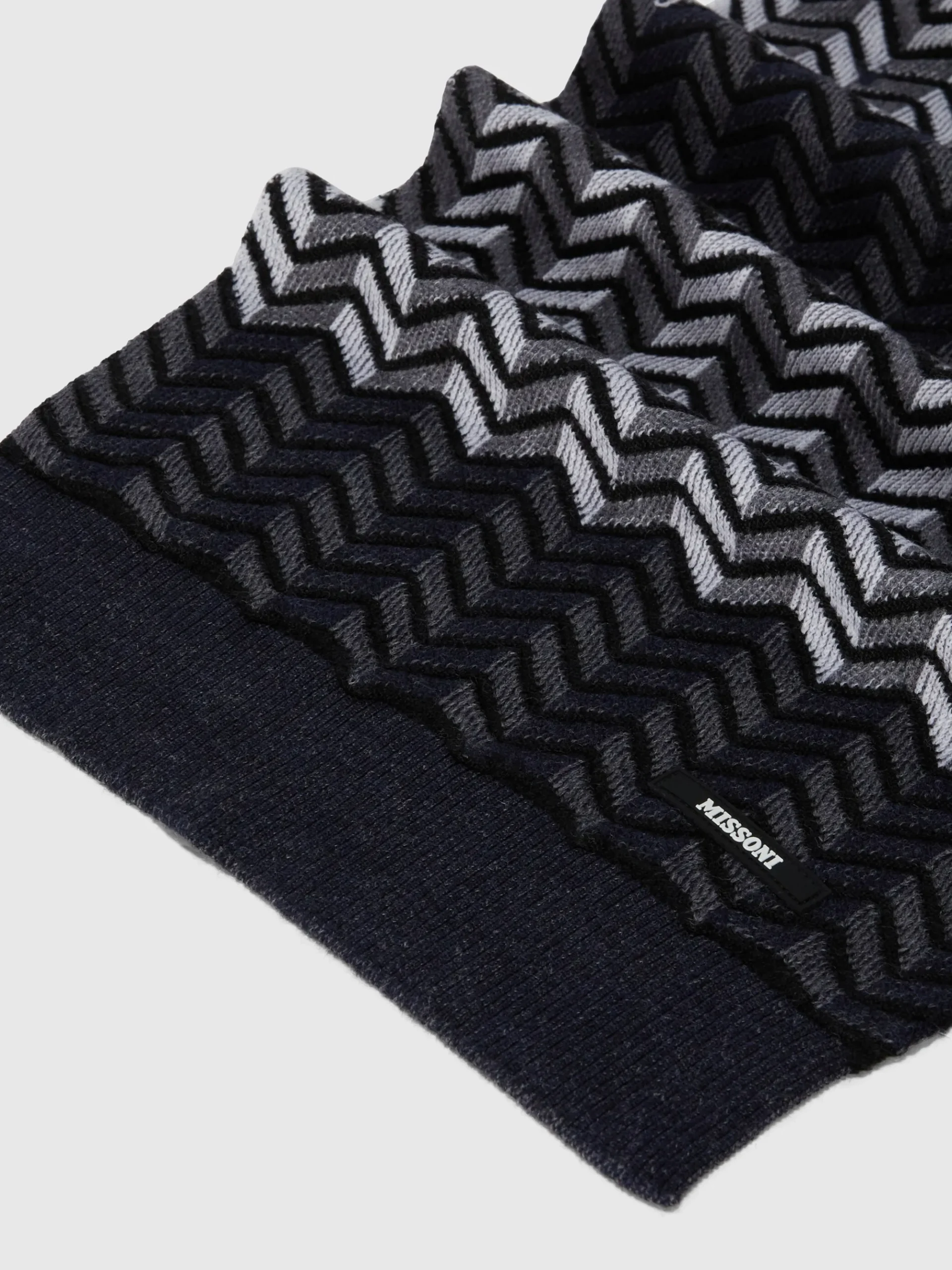 Sciarpa in lana vergine zig zag con logo