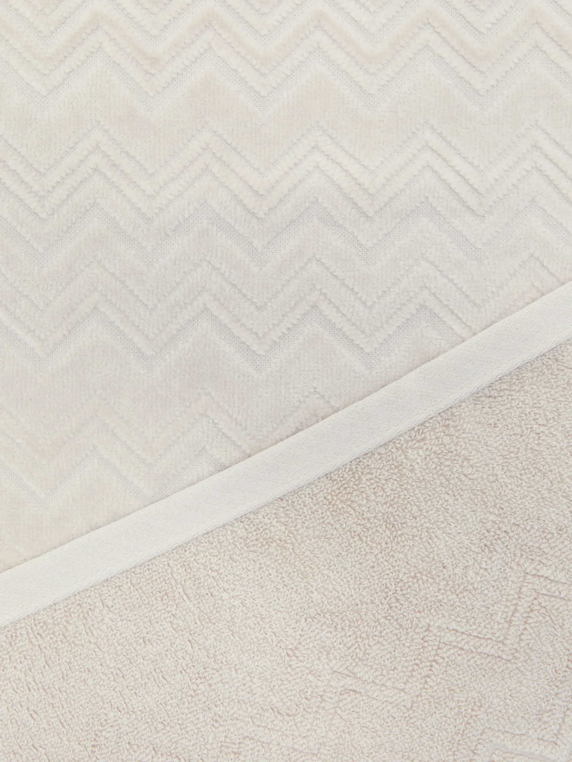 Set 2 pezzi di asciugamani da bagno Chalk in spugna di cotone zig zag
