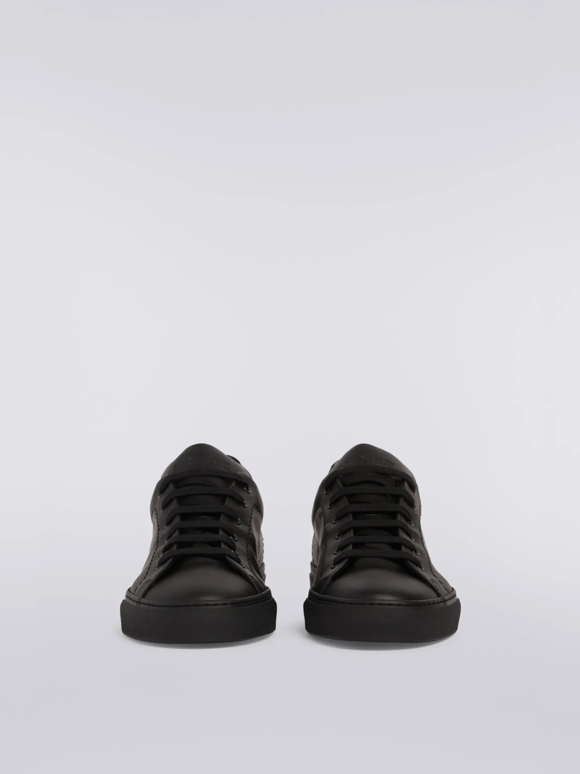 Sneakers in pelle con inserto fiammato