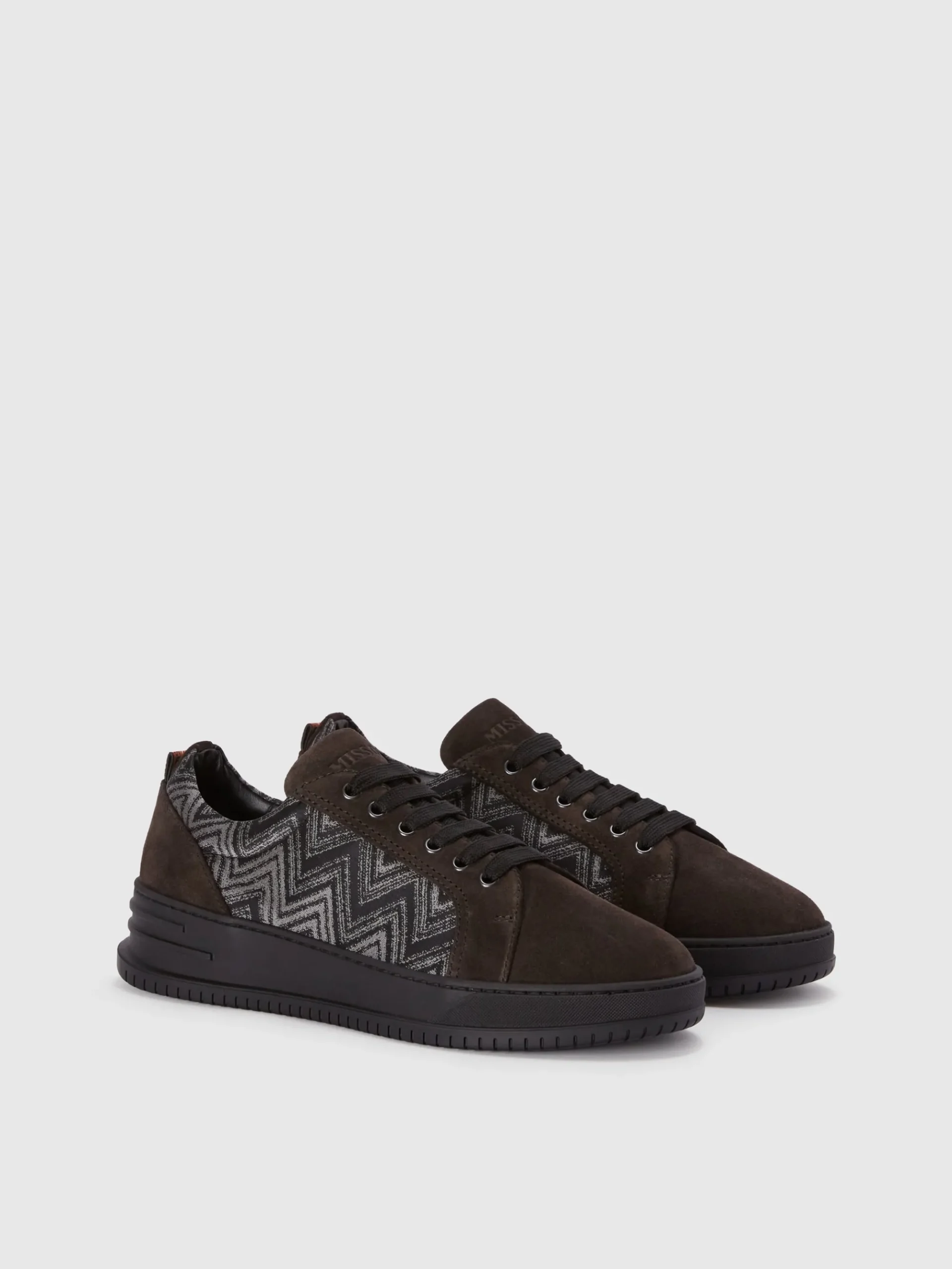 Sneakers in suede con inserto in tessuto