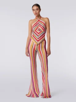Top con scollatura all'americana in crochet rigato