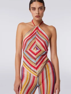 Top con scollatura all'americana in crochet rigato