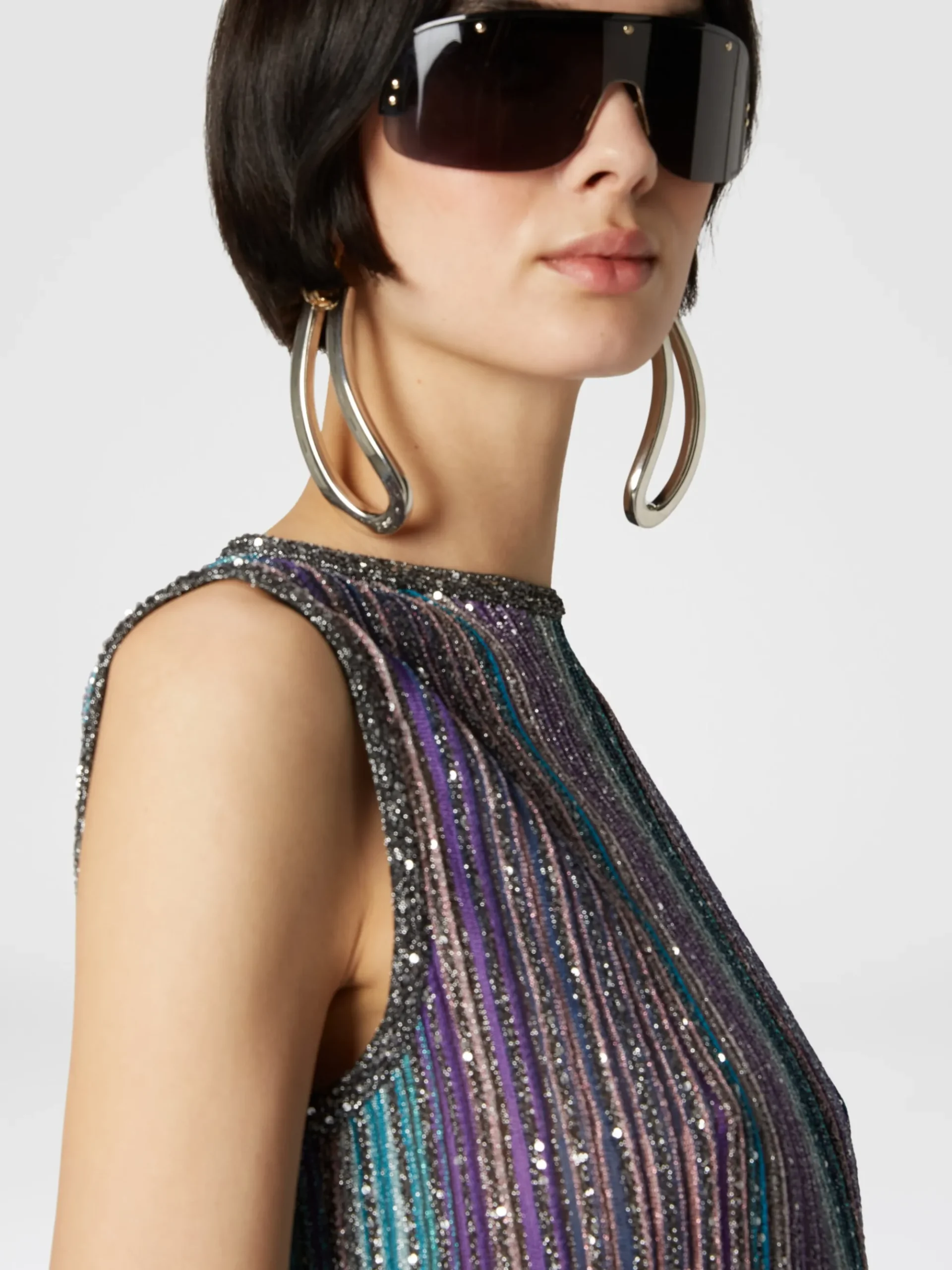 Top senza maniche svasato a costine con paillettes