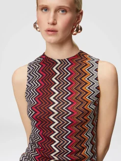 Top smanicato in lana e viscosa zig zag