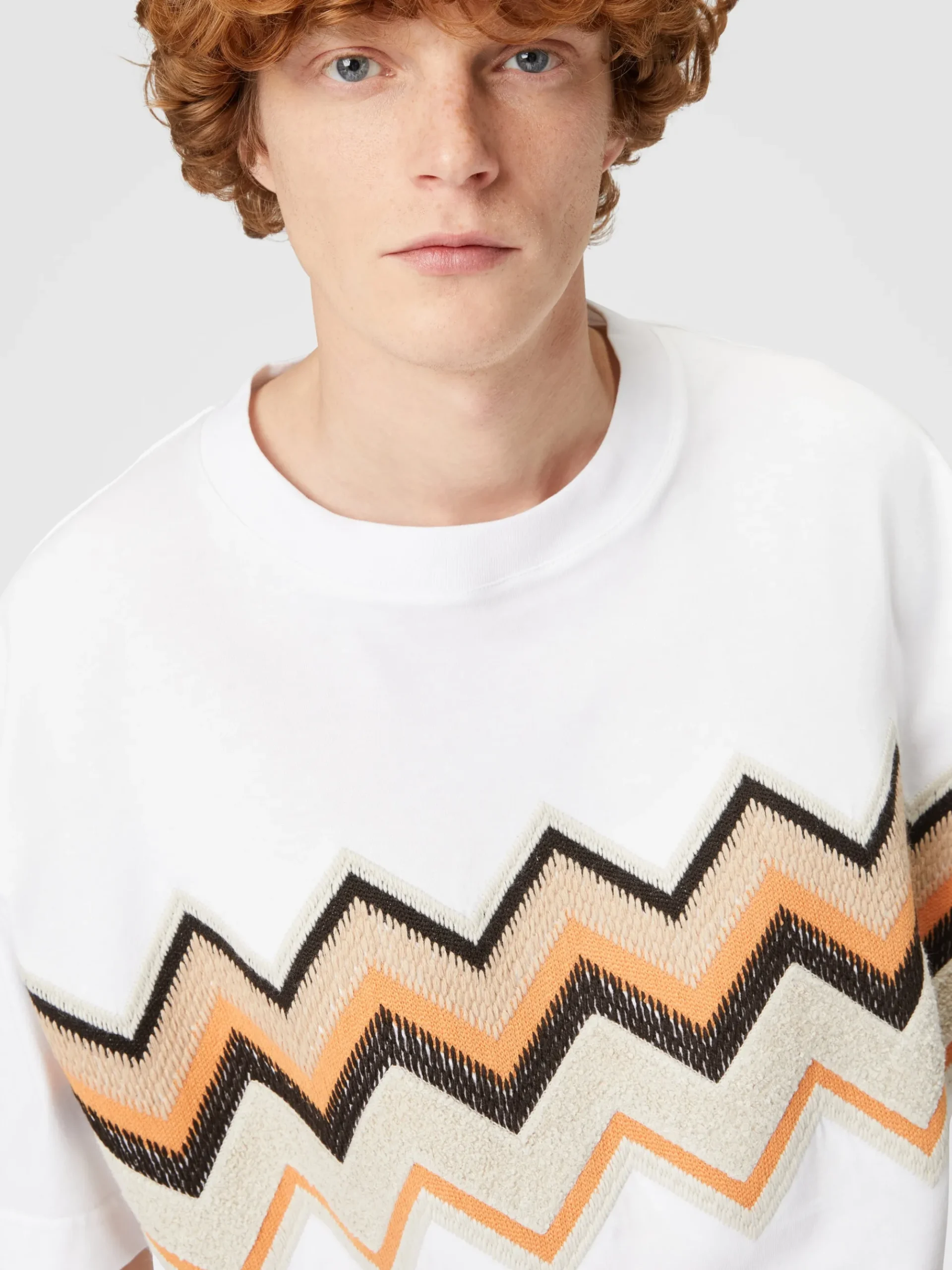 T-shirt in jersey di cotone con ricamo zig zag