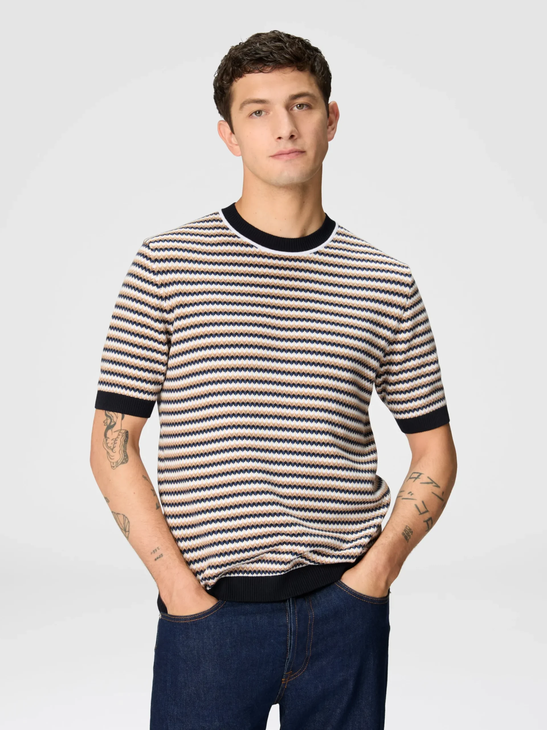 T-shirt in maglia di cotone zig zag con profili a contrasto