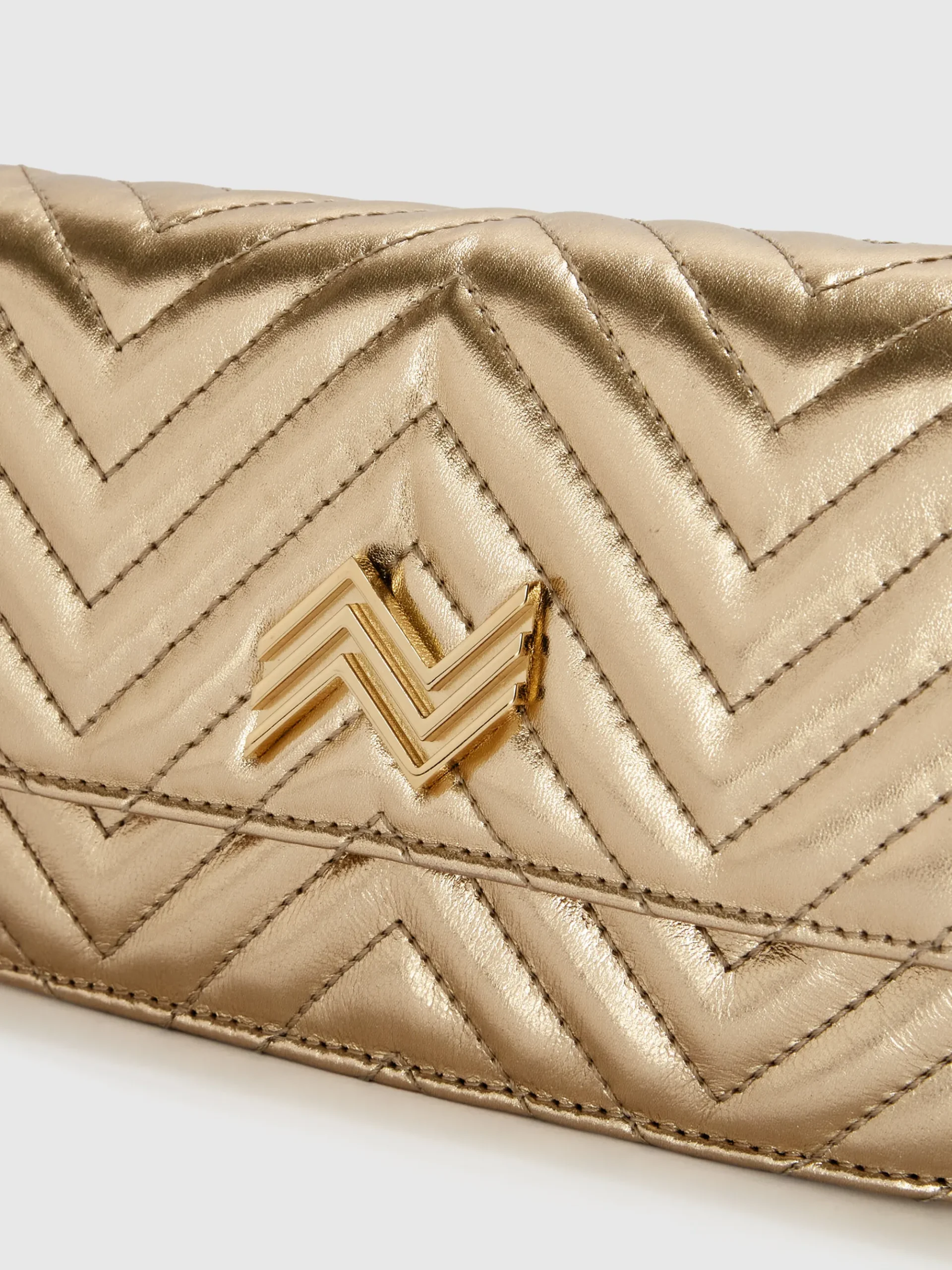 Wallet on chain in pelle zig zag